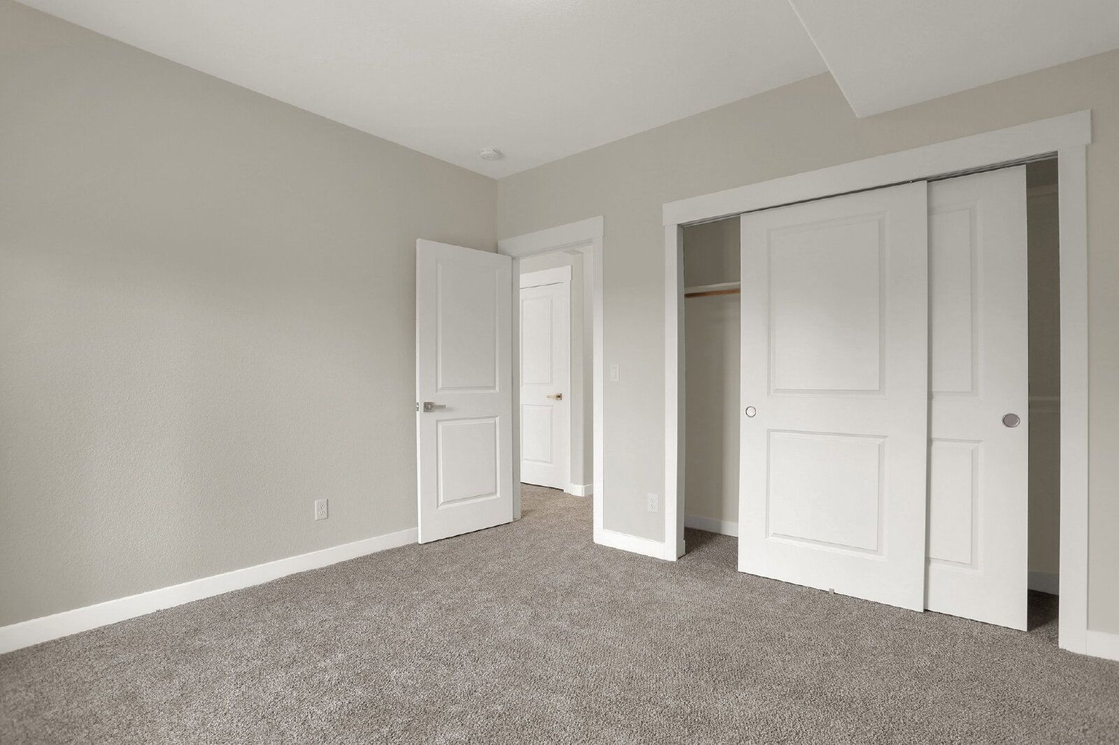 Modern 4-Bedroom Townhome with Finished Basement and Pikes Peak Views property image