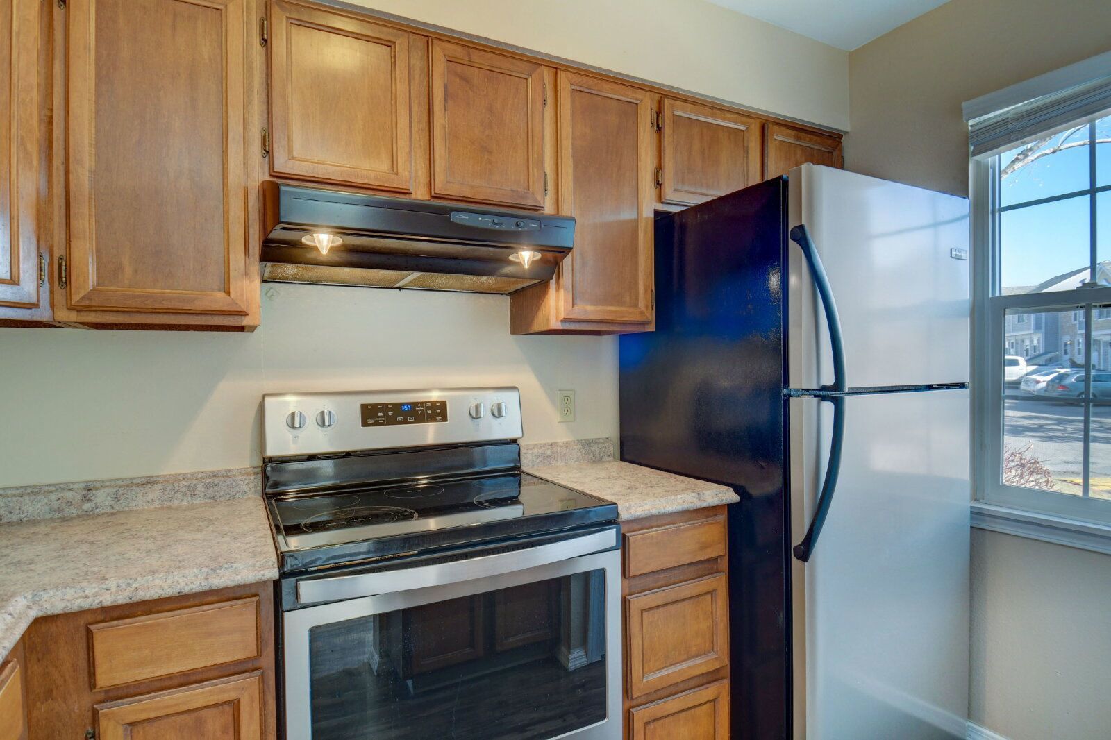 Comfortable 2-Bedroom Townhome with Private Courtyard and Updated Flooring property image