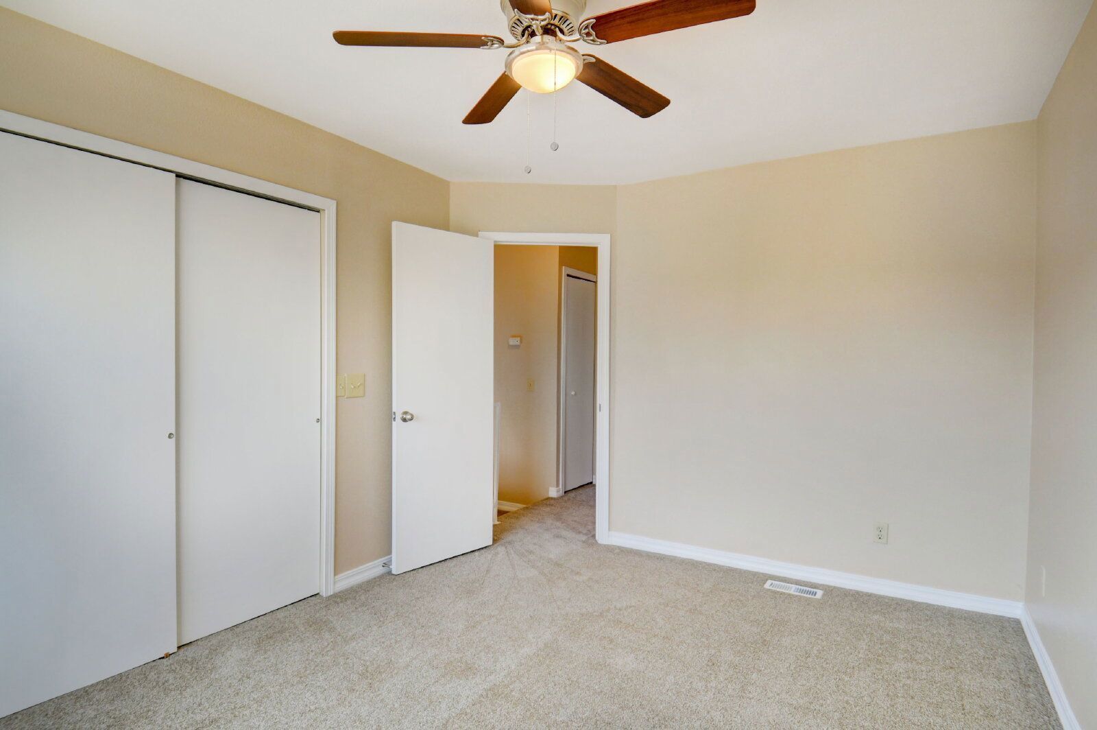 Comfortable 2-Bedroom Townhome with Private Courtyard and Updated Flooring property image