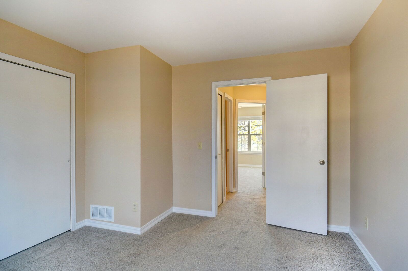 Comfortable 2-Bedroom Townhome with Private Courtyard and Updated Flooring property image