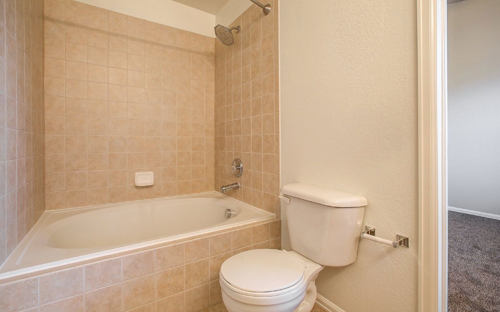 Modern 2-Bedroom Condo with Central A/C and Detached Garage property image