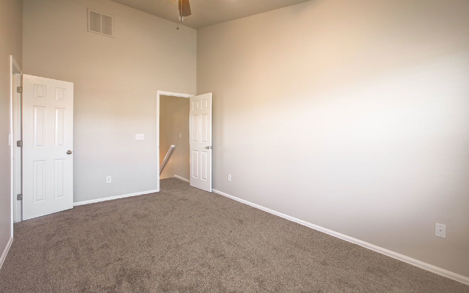 Modern 2-Bedroom Condo with Central A/C and Detached Garage property image