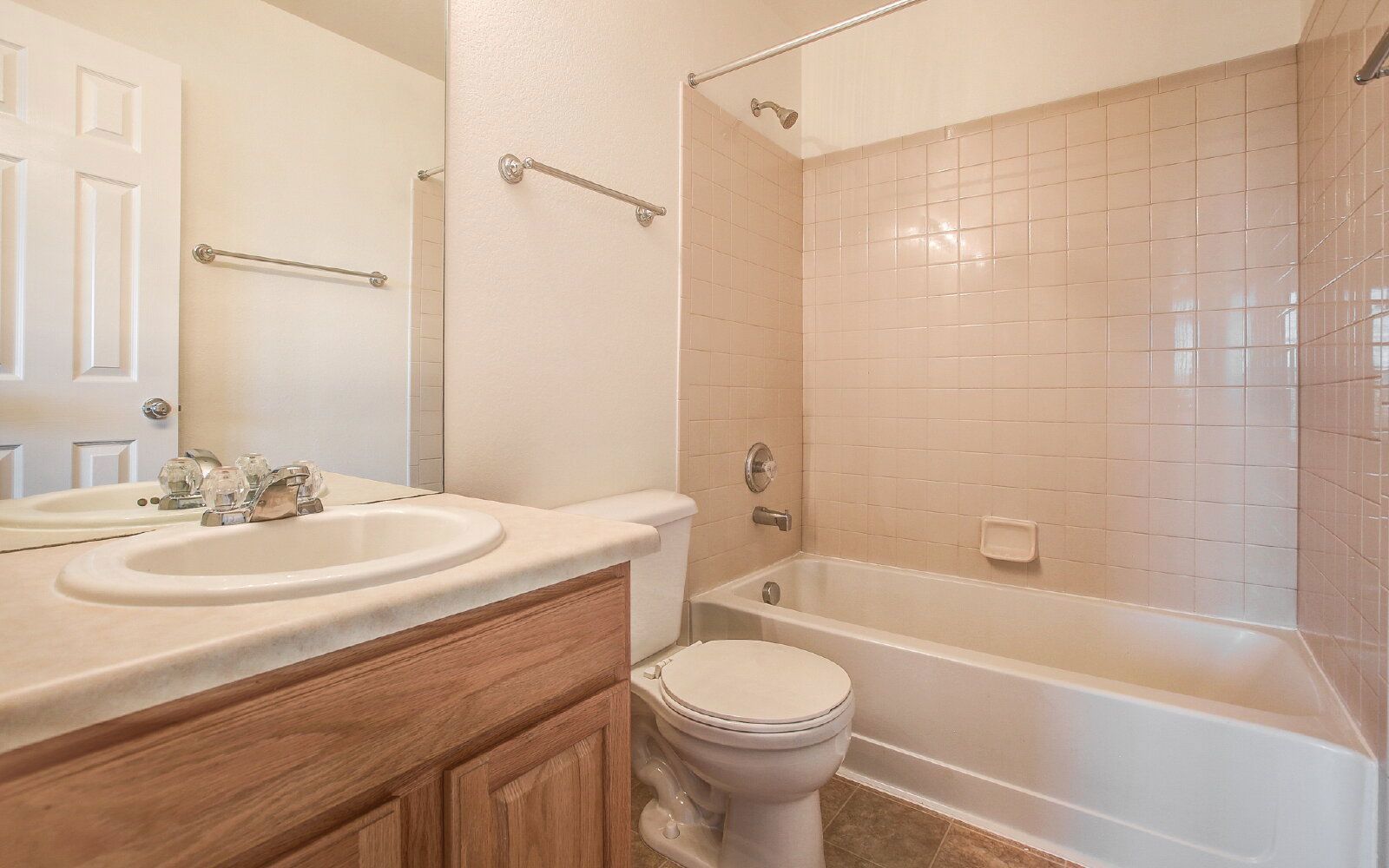 Modern 2-Bedroom Condo with Central A/C and Detached Garage property image