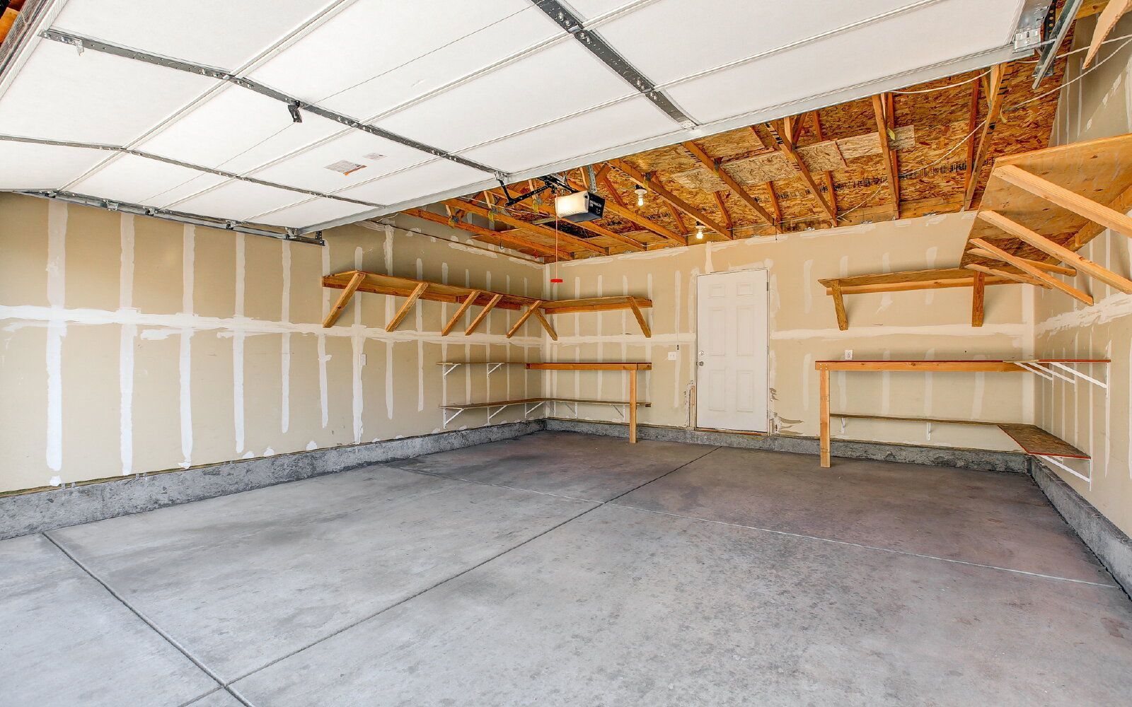 Modern 2-Bedroom Condo with Central A/C and Detached Garage property image