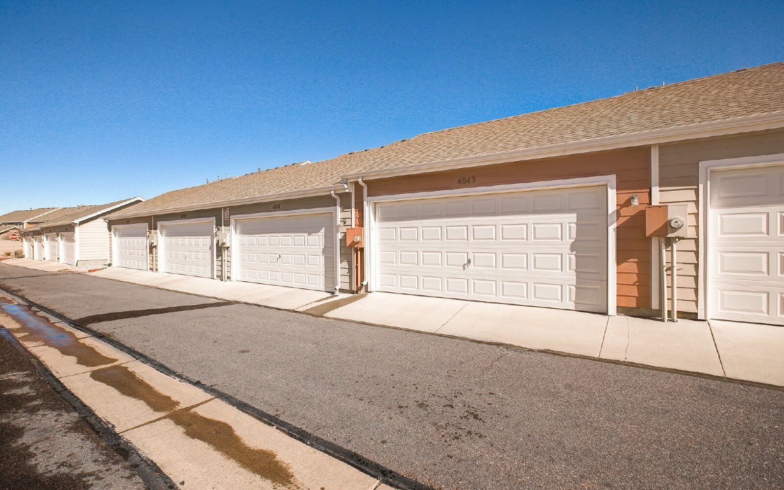 Modern 2-Bedroom Condo with Central A/C and Detached Garage property image