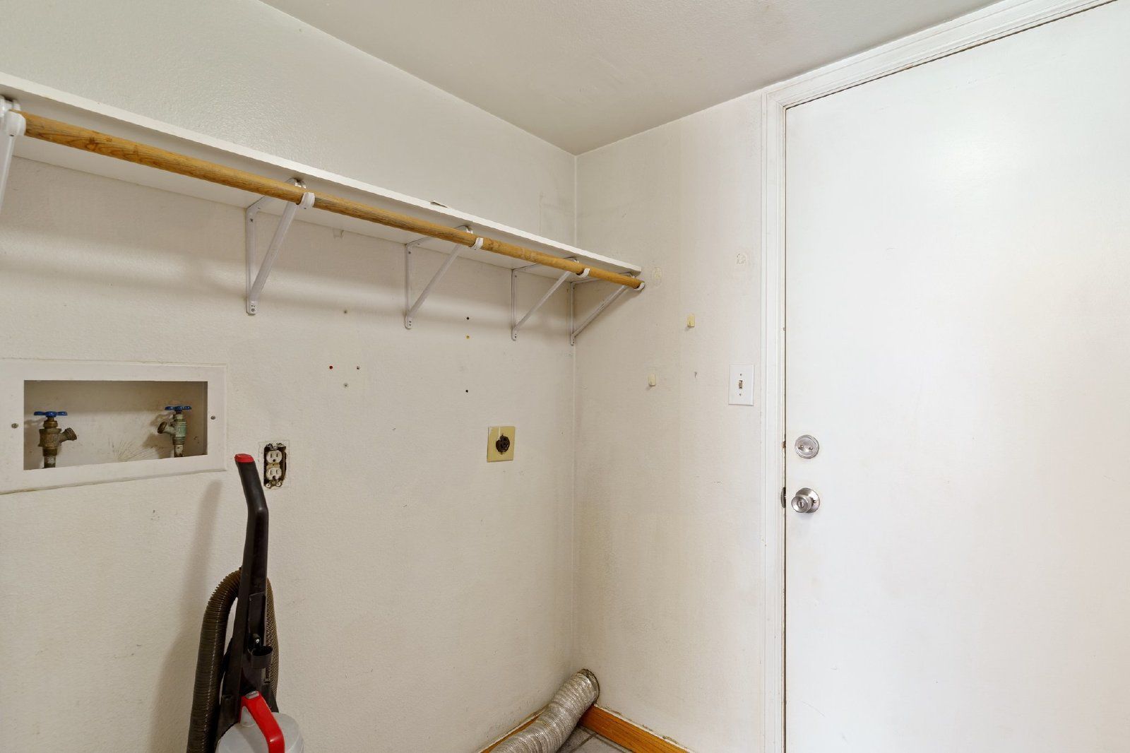 Freshly Painted 2-Bedroom Townhome with Fireplace, Hardwood Floors, and Central A/C Near Peterson SFB property image