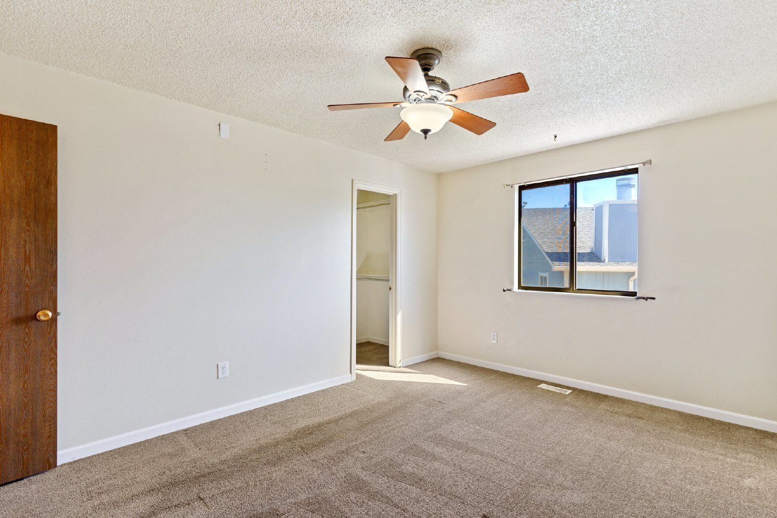 Freshly Painted 2-Bedroom Townhome with Fireplace, Hardwood Floors, and Central A/C Near Peterson SFB property image