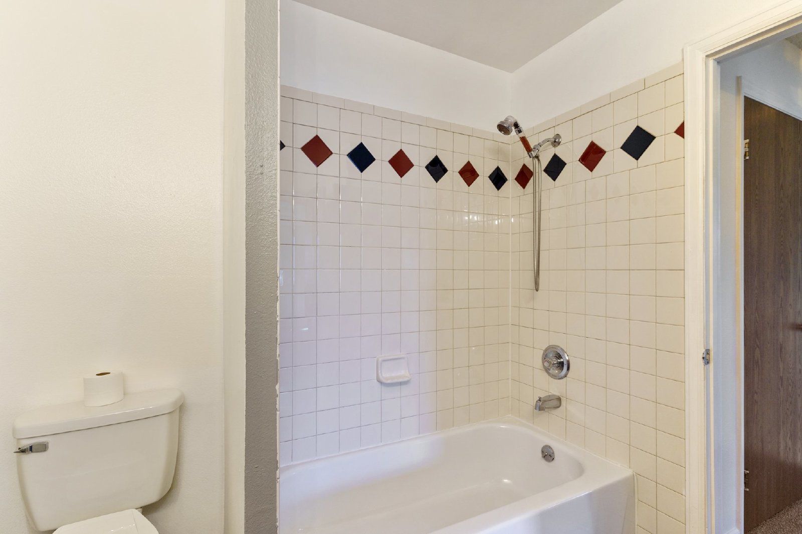 Freshly Painted 2-Bedroom Townhome with Fireplace, Hardwood Floors, and Central A/C Near Peterson SFB property image