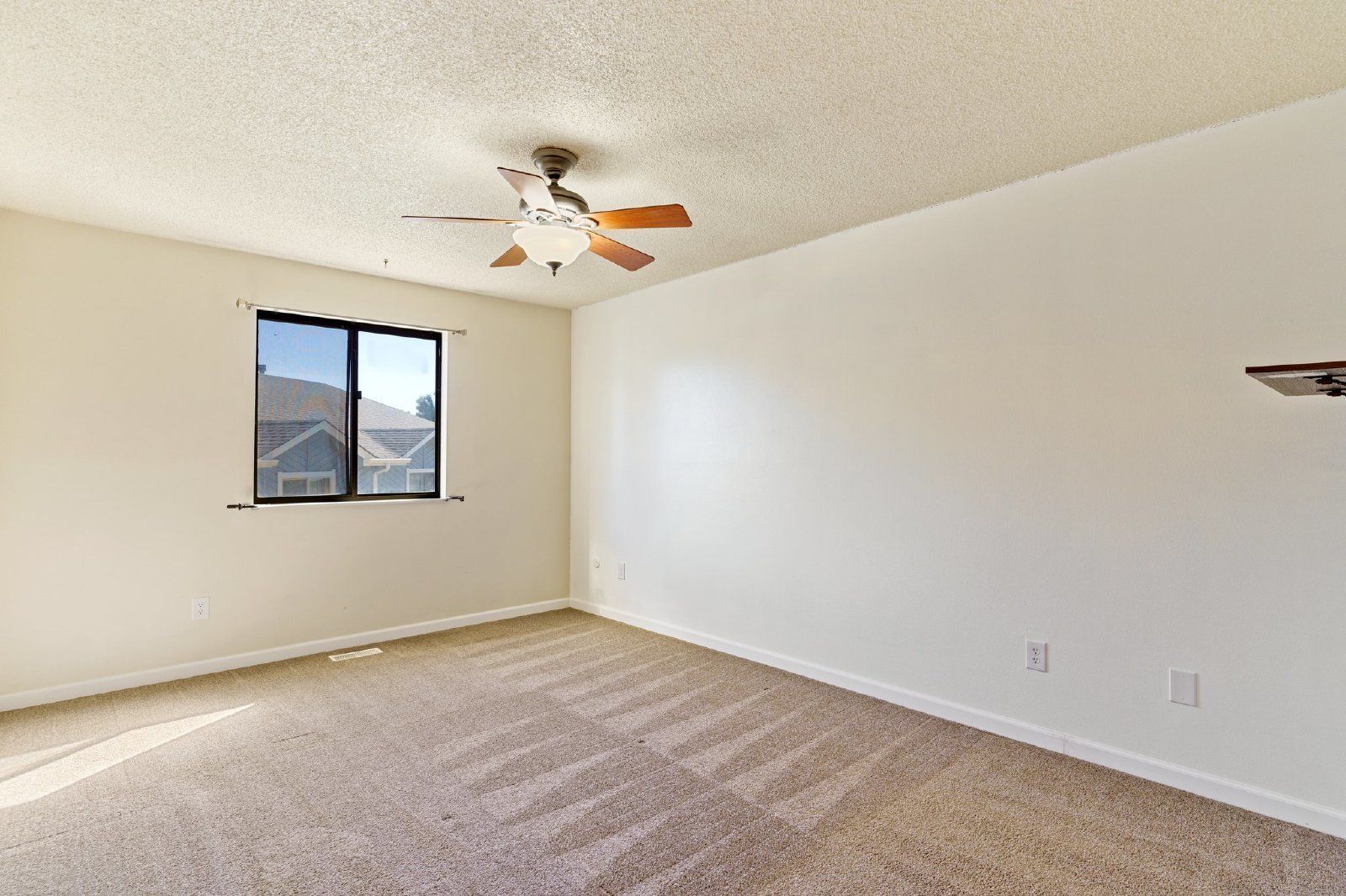 Freshly Painted 2-Bedroom Townhome with Fireplace, Hardwood Floors, and Central A/C Near Peterson SFB property image