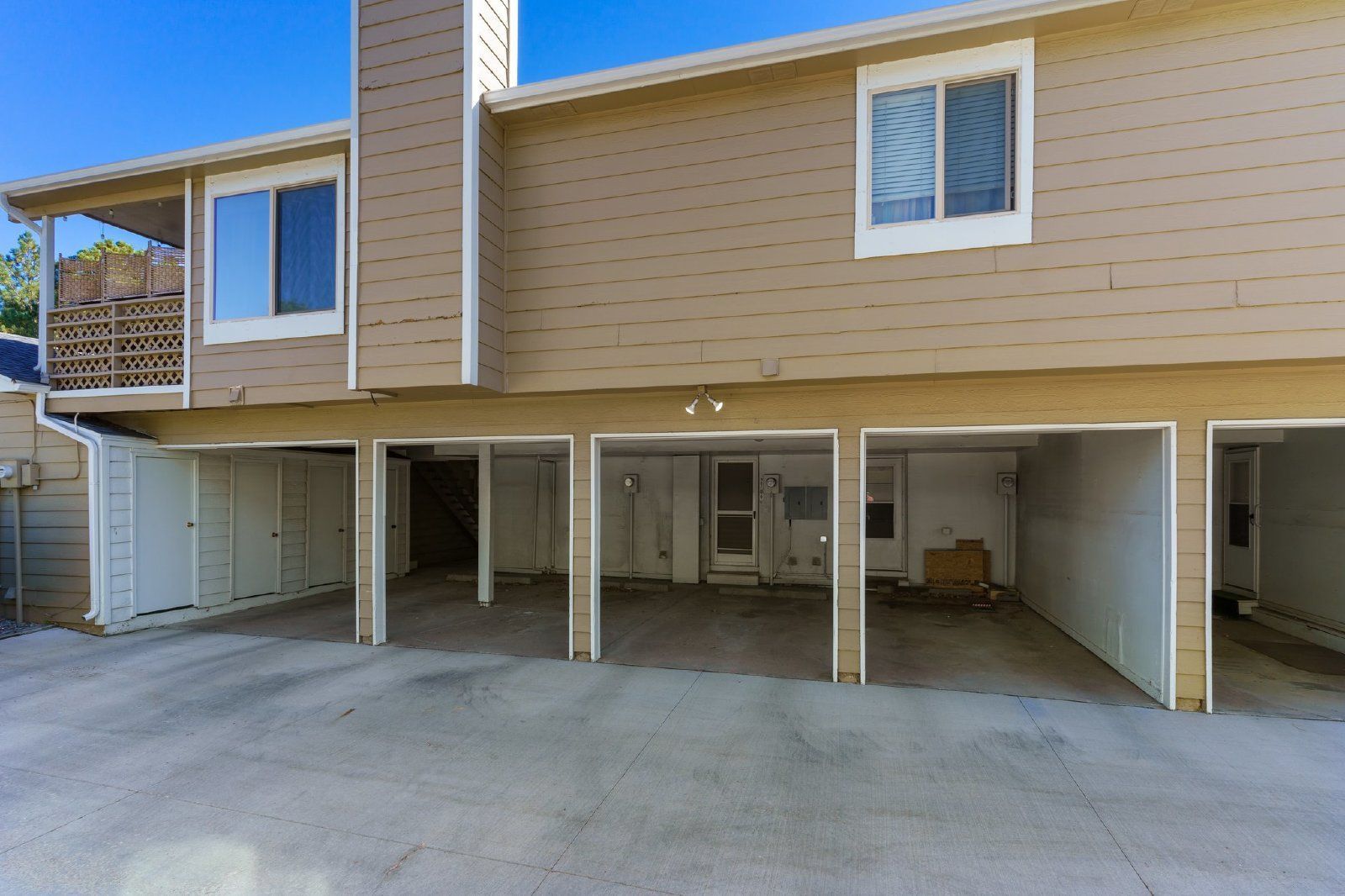 Freshly Painted 2-Bedroom Townhome with Fireplace, Hardwood Floors, and Central A/C Near Peterson SFB property image