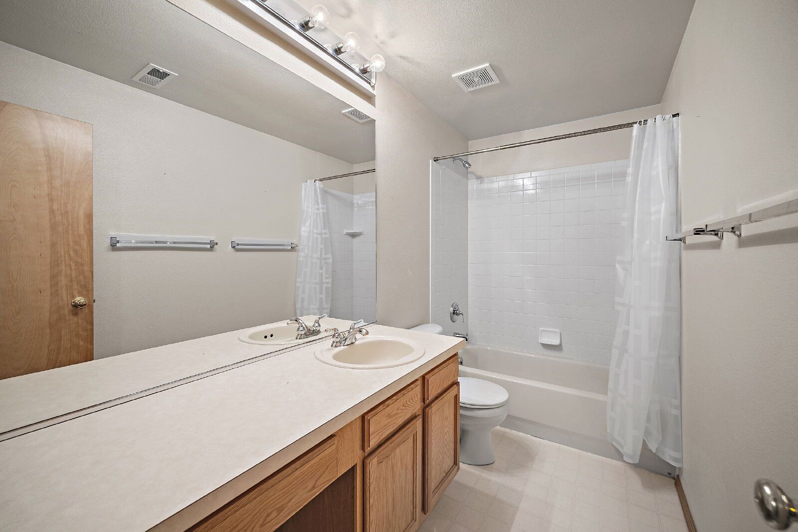 December & January Rent Free property image