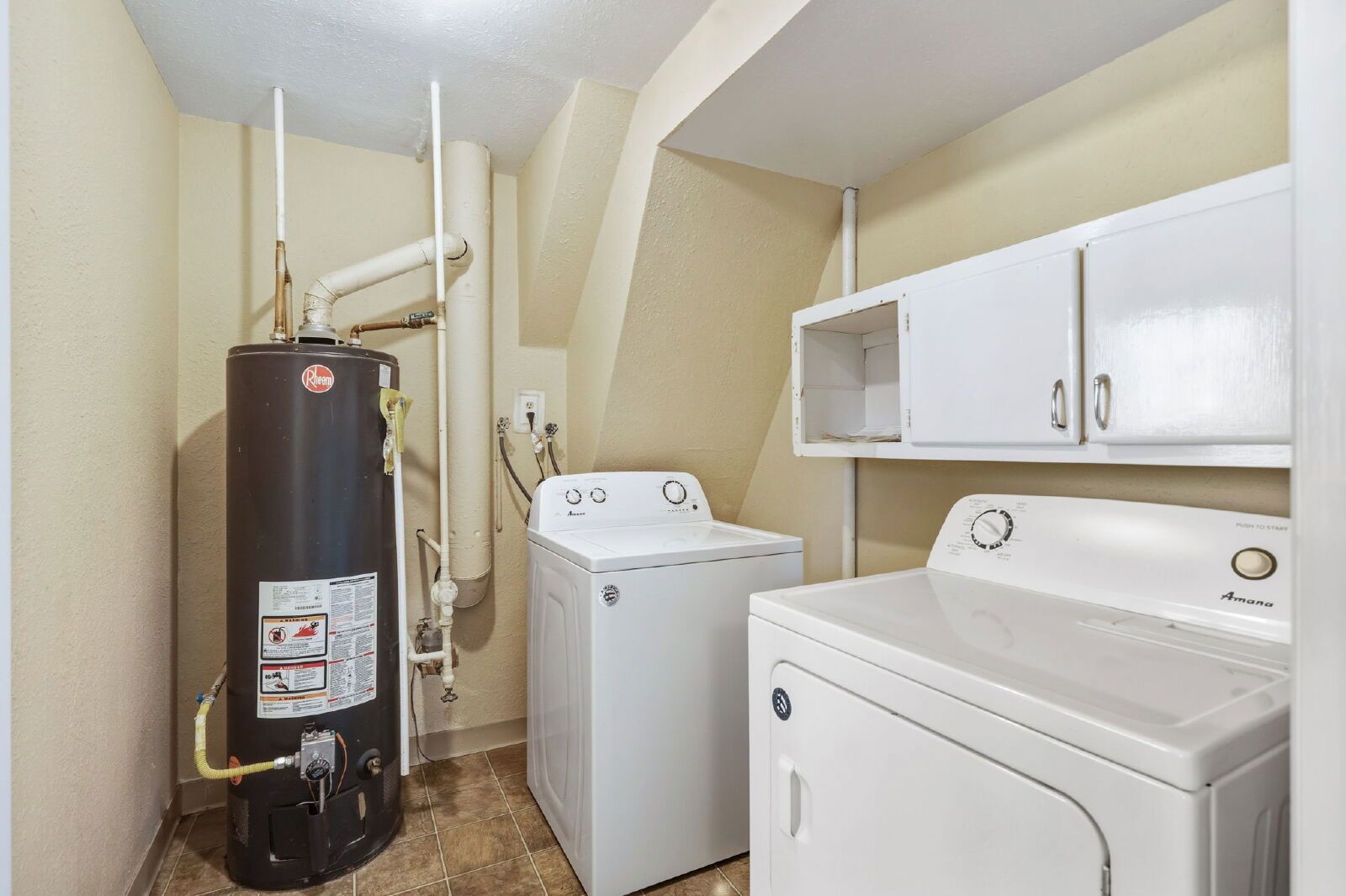 Nicely Refreshed Home | 1549 Sanderson Ave, Colorado Springs, CO 80915
Available Immediately - $1,000 off First full month | 3 Bed | 2 Bath | Oversized 1-Car Garage | Approx. 1,600 Sq Ft property image