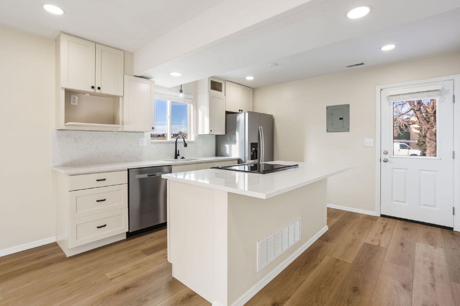 Move In Now – January Free + $500 Off February property image