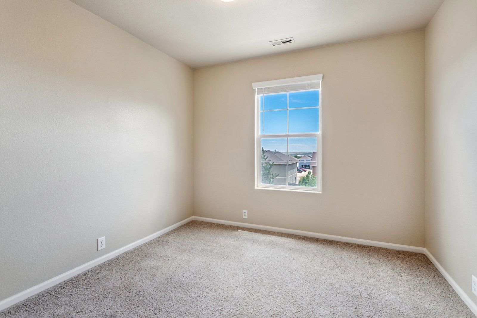 Well-Maintained 3-Bedroom Townhome with Central A/C and Open Layout property image