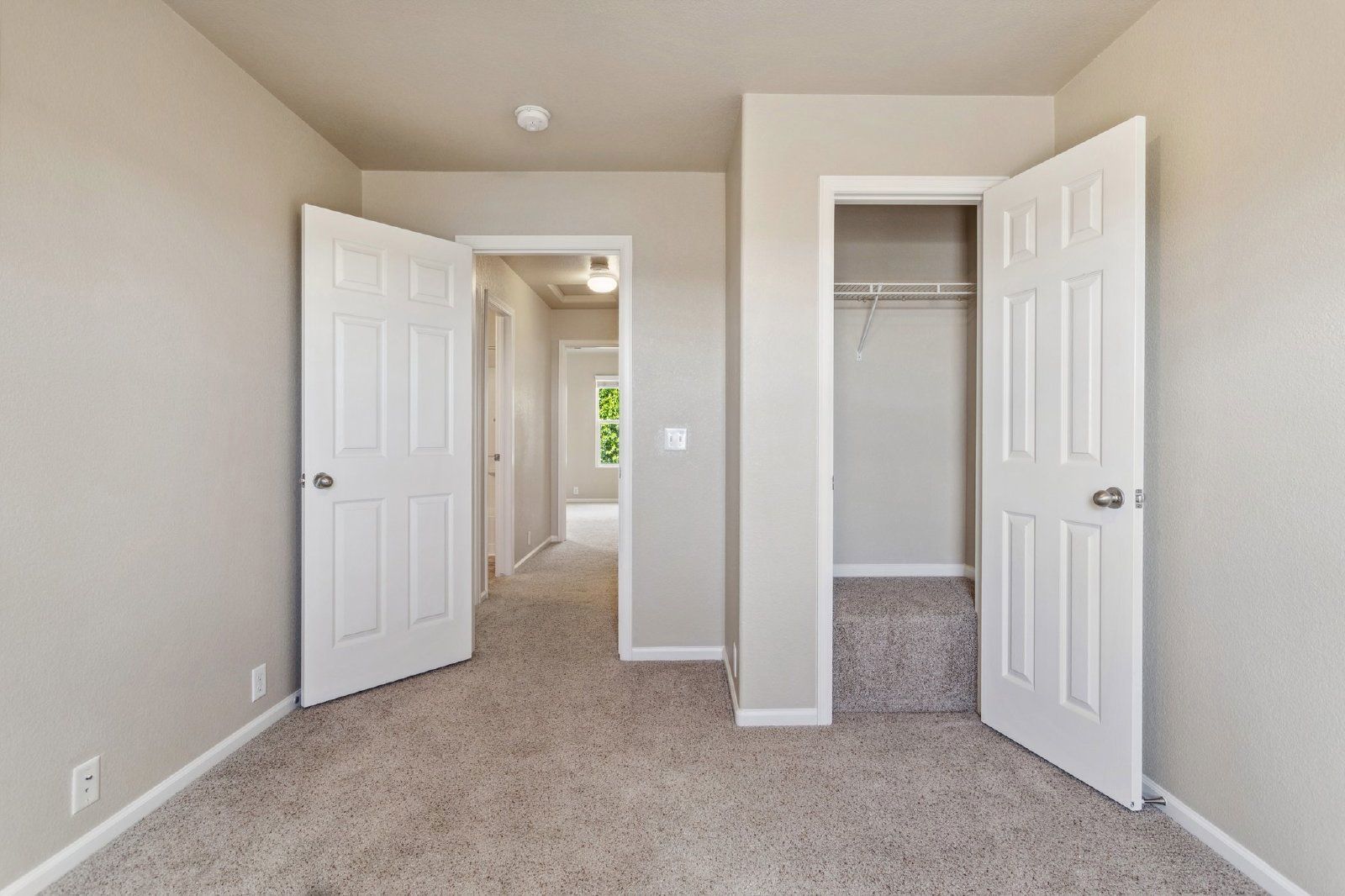 Well-Maintained 3-Bedroom Townhome with Central A/C and Open Layout property image