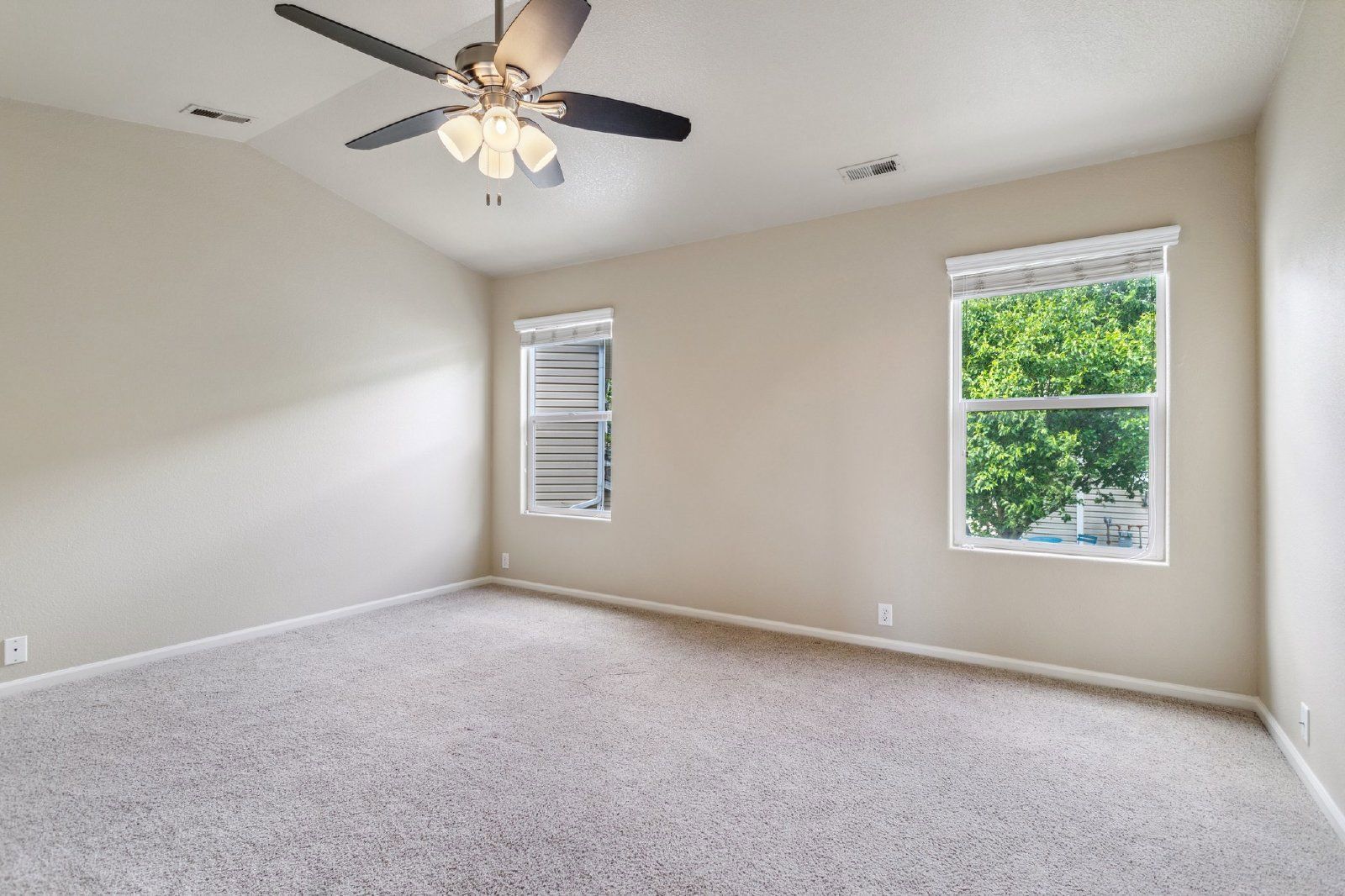 Well-Maintained 3-Bedroom Townhome with Central A/C and Open Layout property image