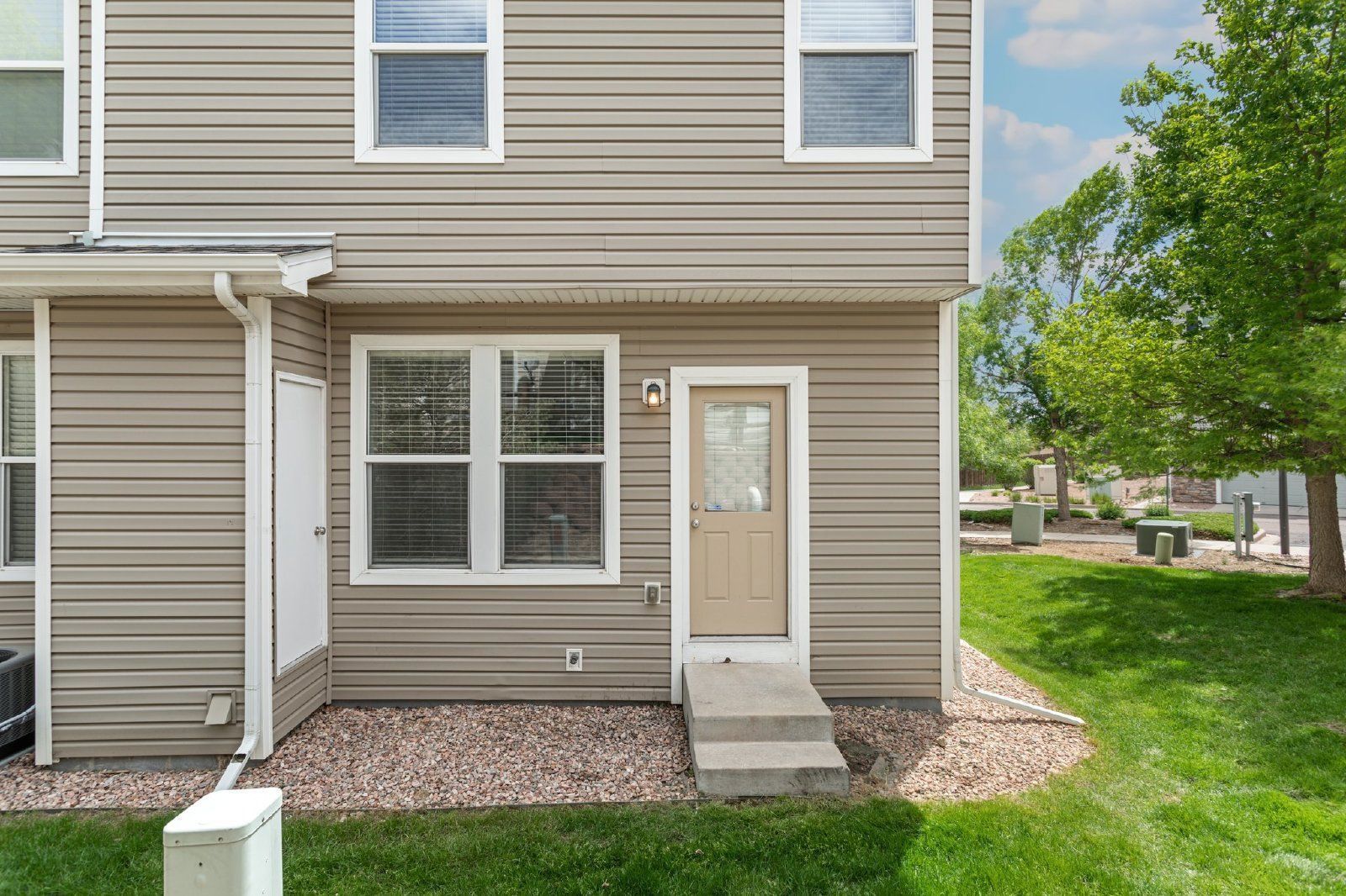 Well-Maintained 3-Bedroom Townhome with Central A/C and Open Layout property image