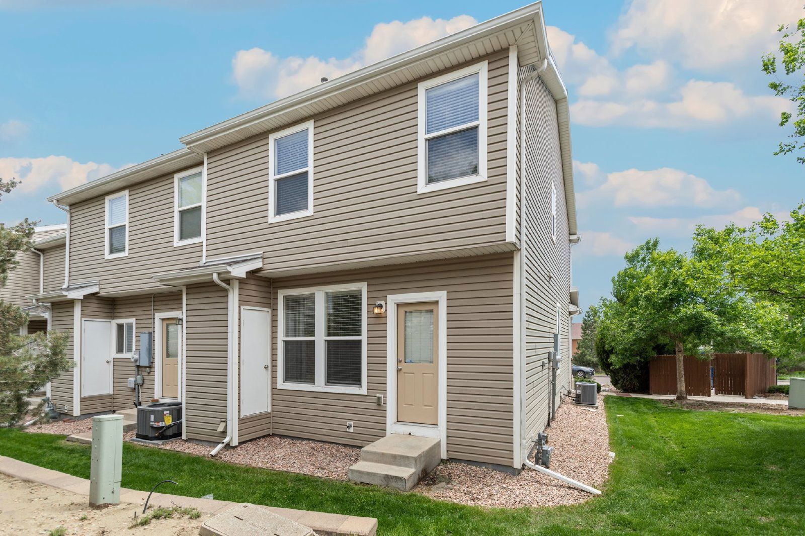 Well-Maintained 3-Bedroom Townhome with Central A/C and Open Layout property image