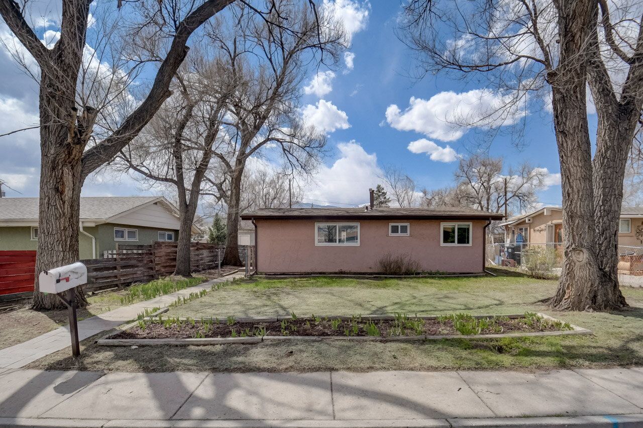 Charming Renovated 2-Bedroom Home Near Downtown Colorado Springs property image