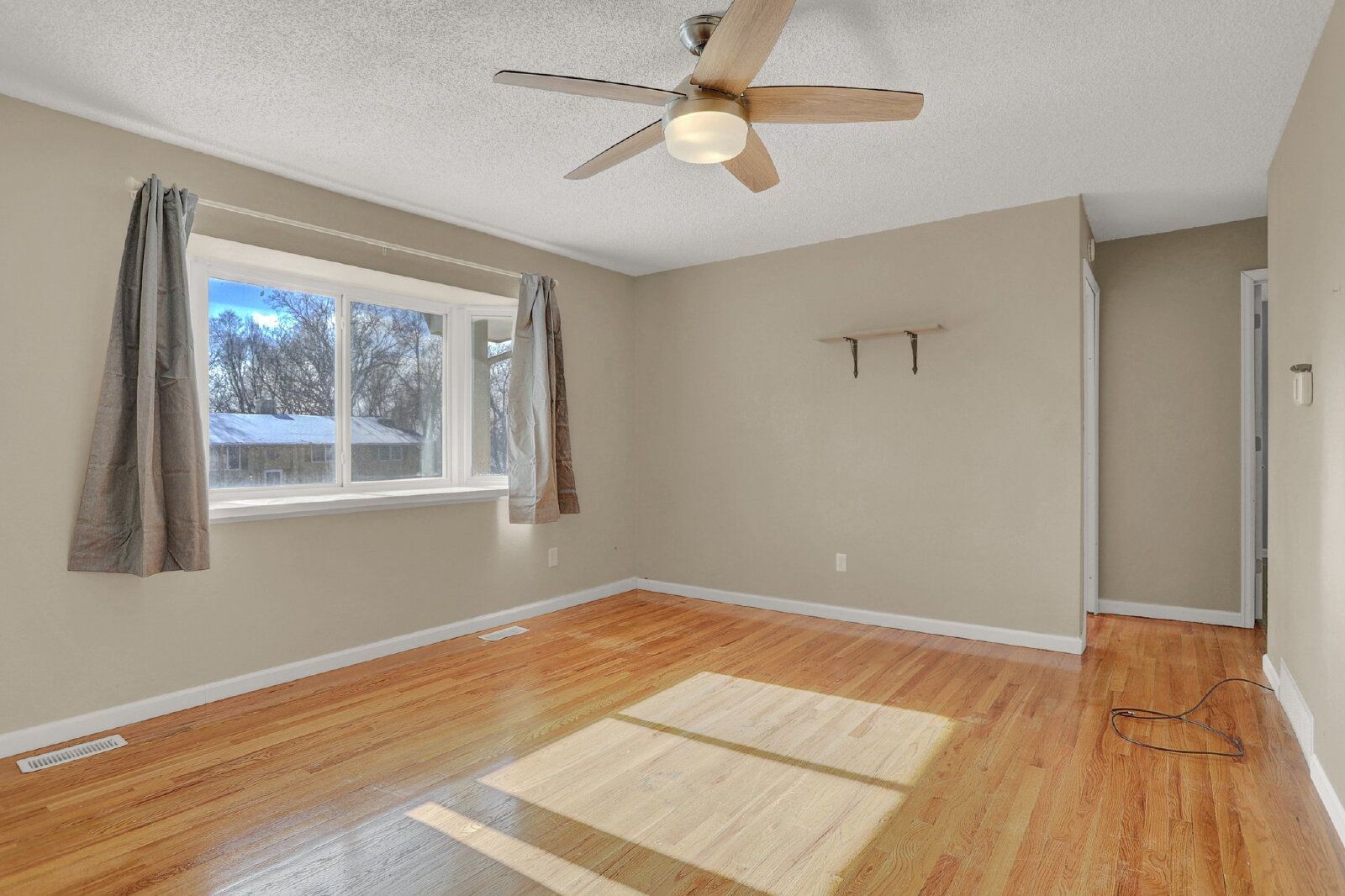 Spacious 4-Bedroom Bi-Level Home with Mountain Views and Convenient Location property image