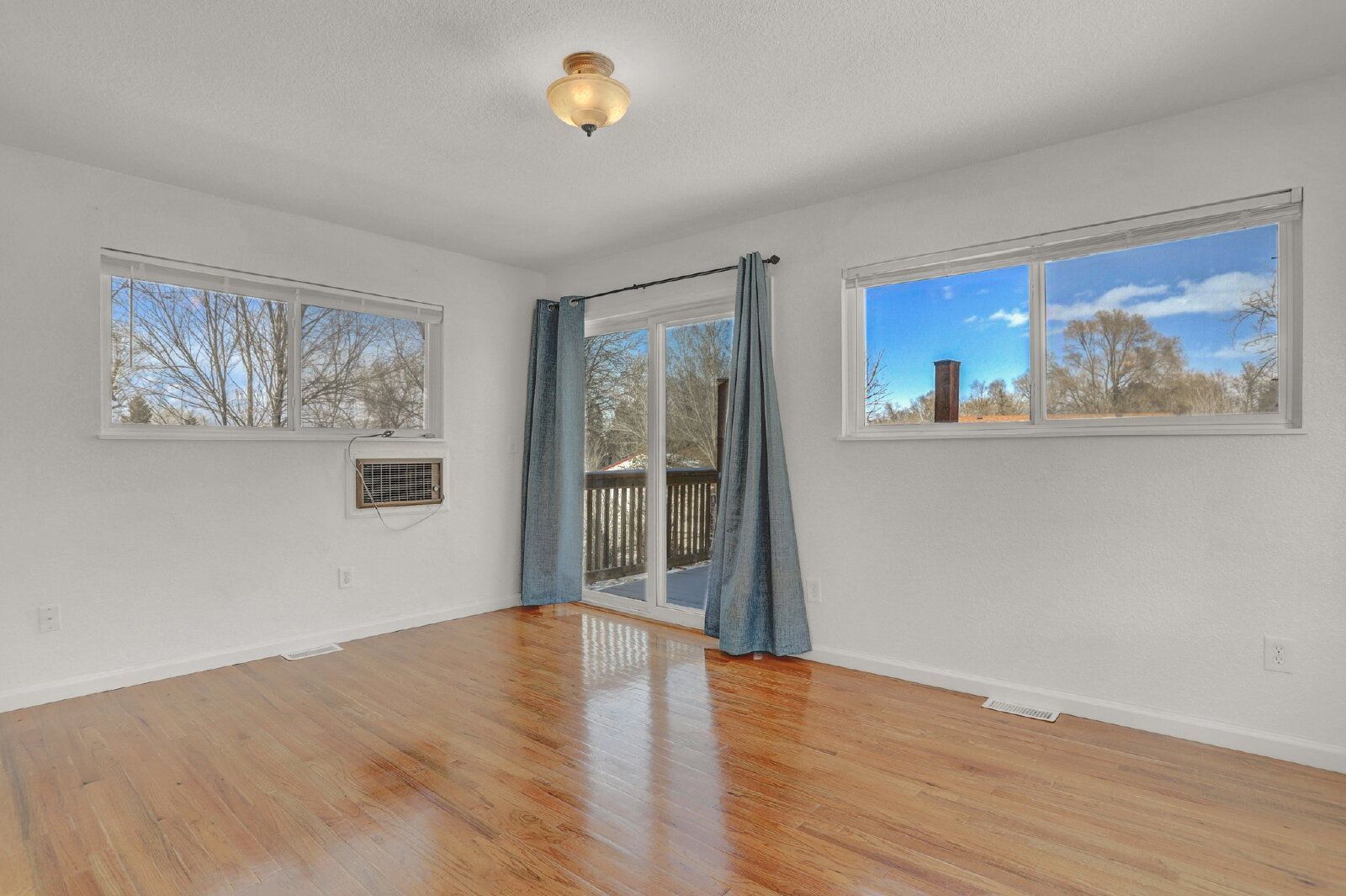 Spacious 4-Bedroom Bi-Level Home with Mountain Views and Convenient Location property image