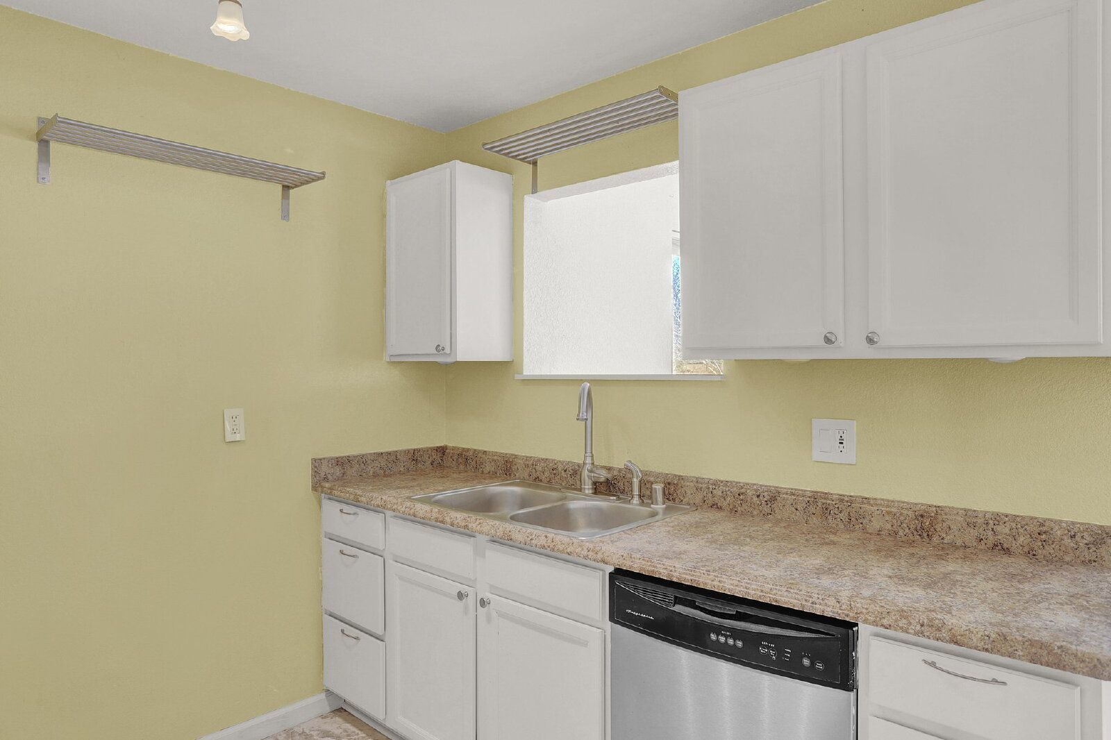 Spacious 4-Bedroom Bi-Level Home with Mountain Views and Convenient Location property image