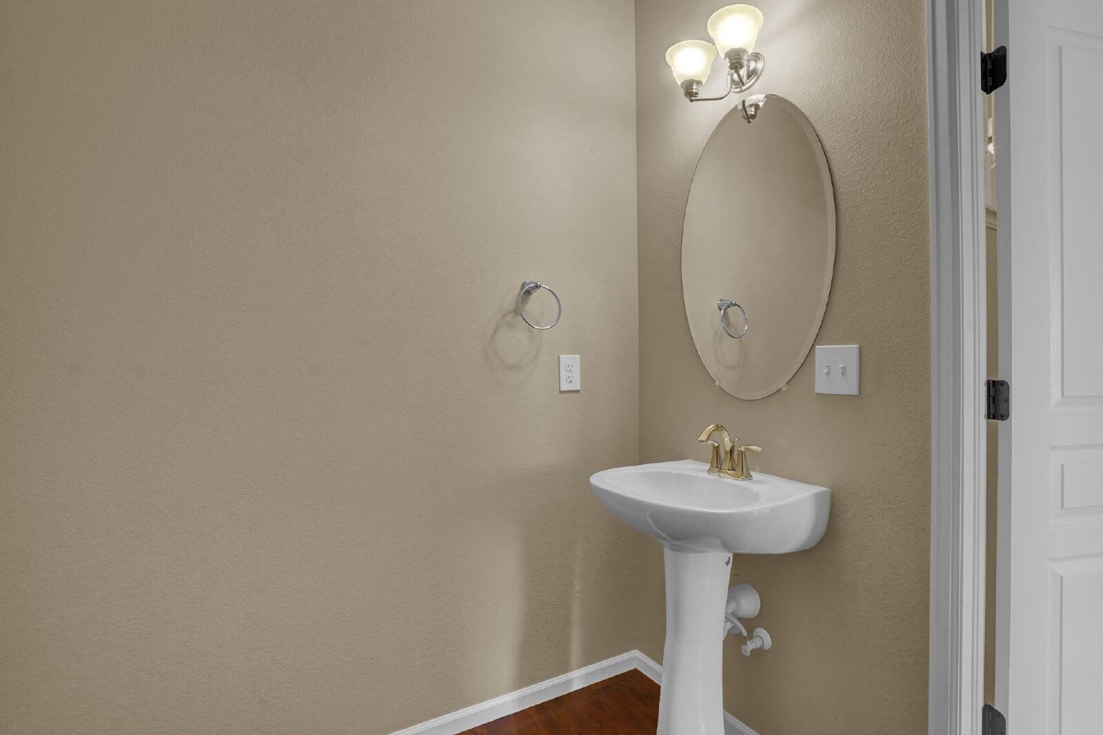 Contemporary Three-Level Townhome with Mountain Views Near Powers Corridor property image