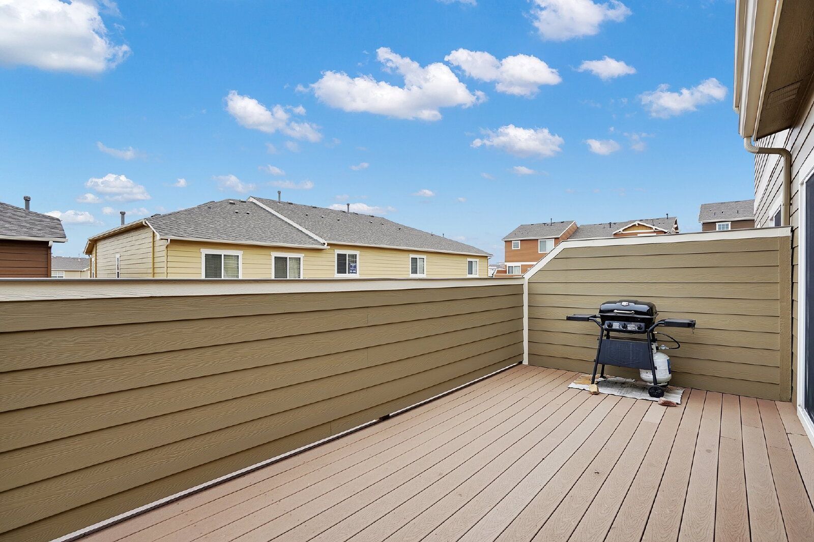 Contemporary Three-Level Townhome with Mountain Views Near Powers Corridor property image