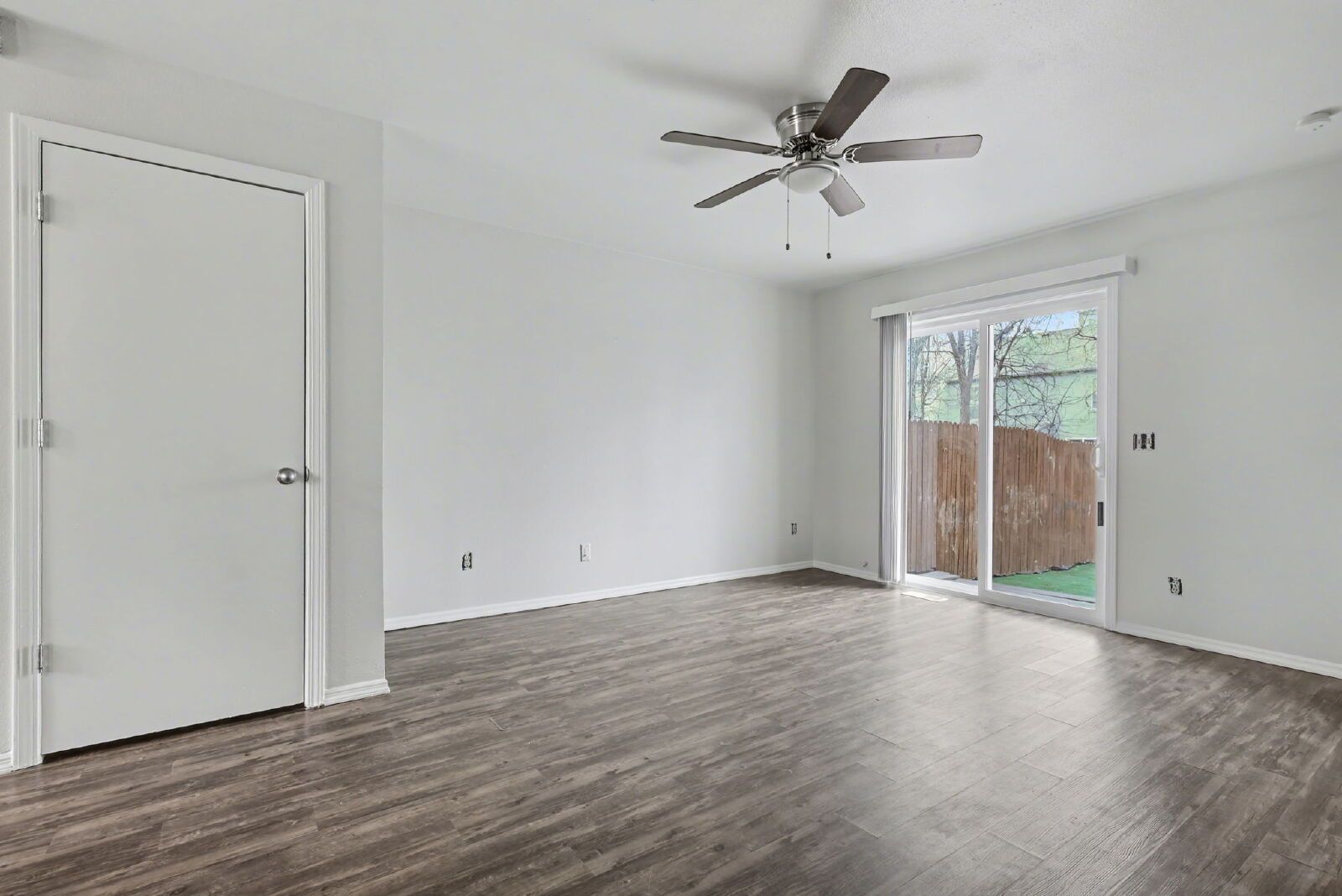 Comfortable 2-Bedroom Townhome with Private Courtyard and Updated Flooring property image