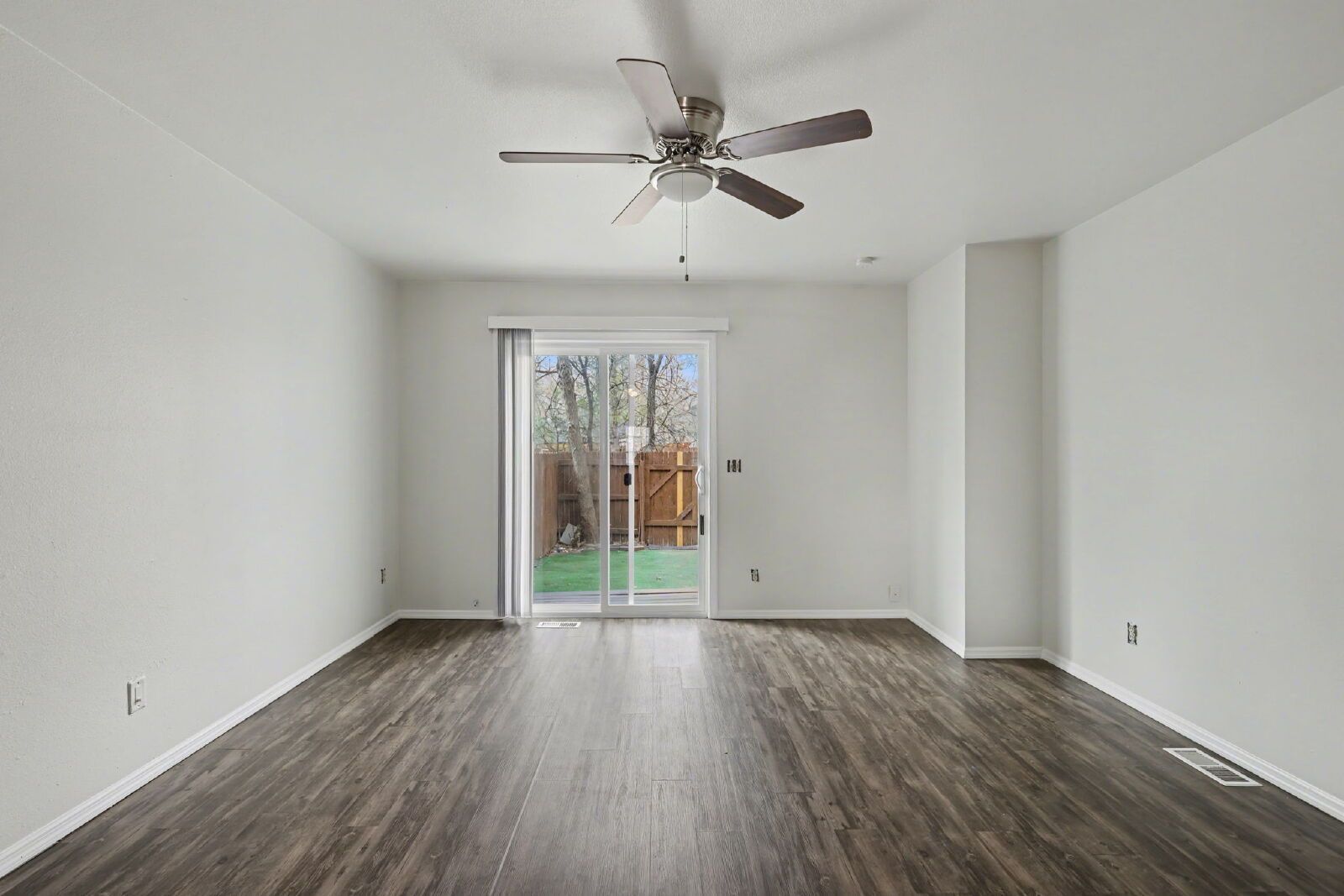 Comfortable 2-Bedroom Townhome with Private Courtyard and Updated Flooring property image