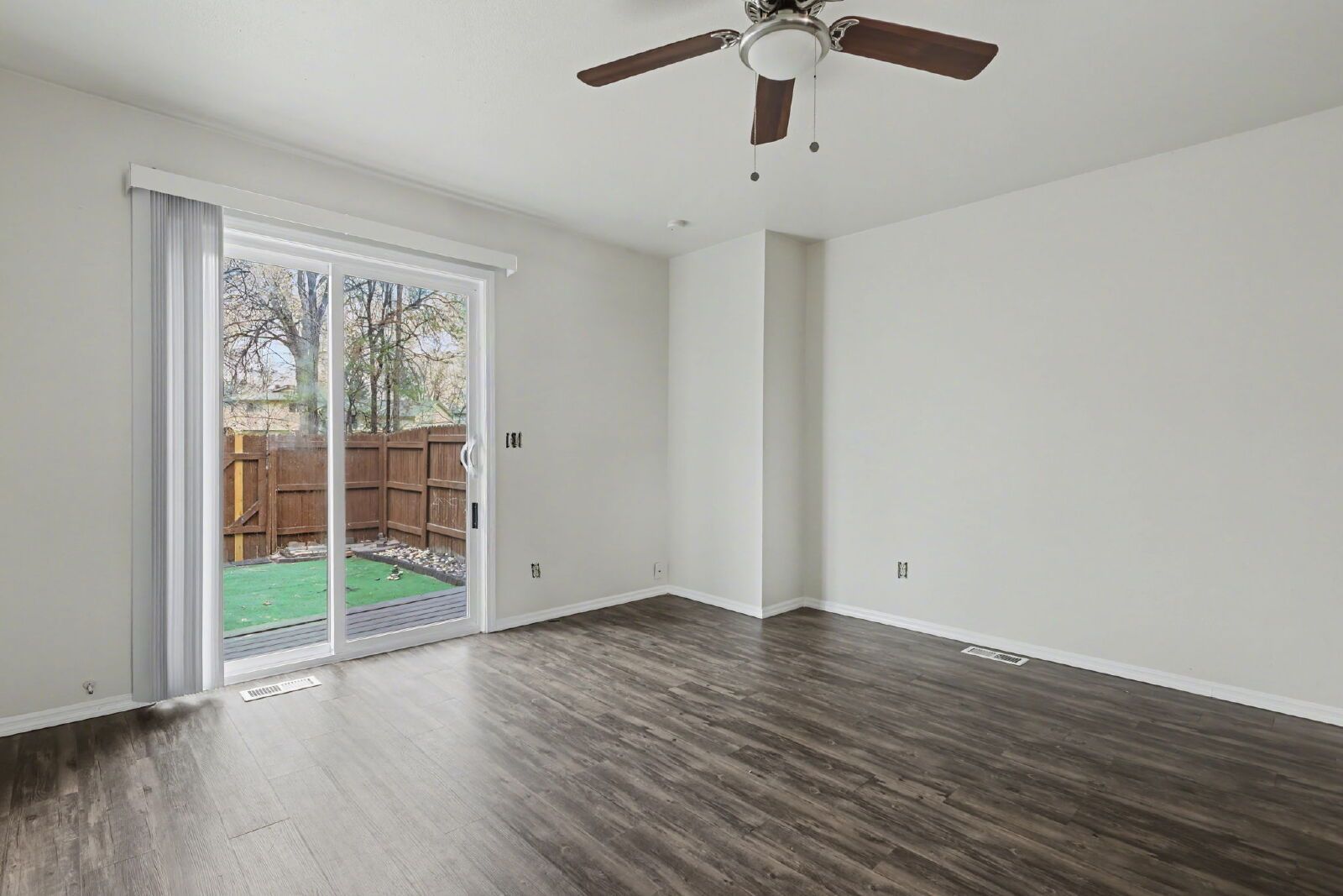 Comfortable 2-Bedroom Townhome with Private Courtyard and Updated Flooring property image