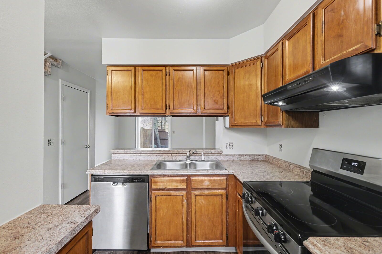 Comfortable 2-Bedroom Townhome with Private Courtyard and Updated Flooring property image