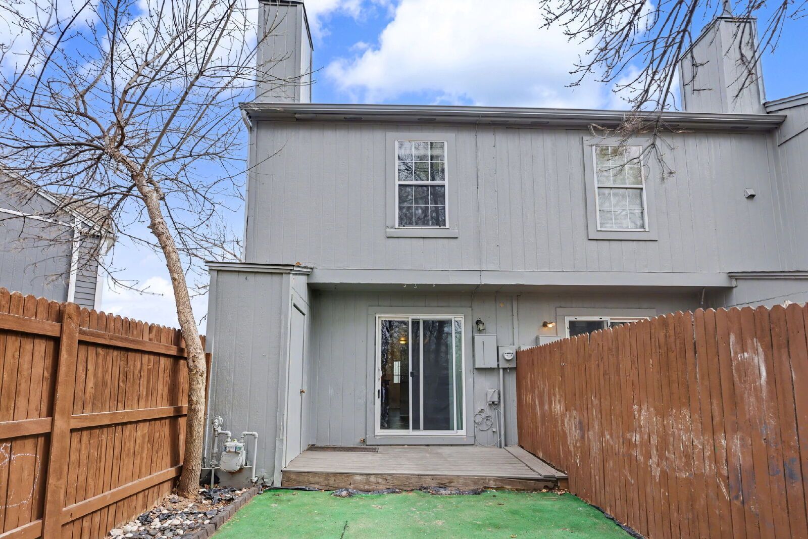 Comfortable 2-Bedroom Townhome with Private Courtyard and Updated Flooring property image