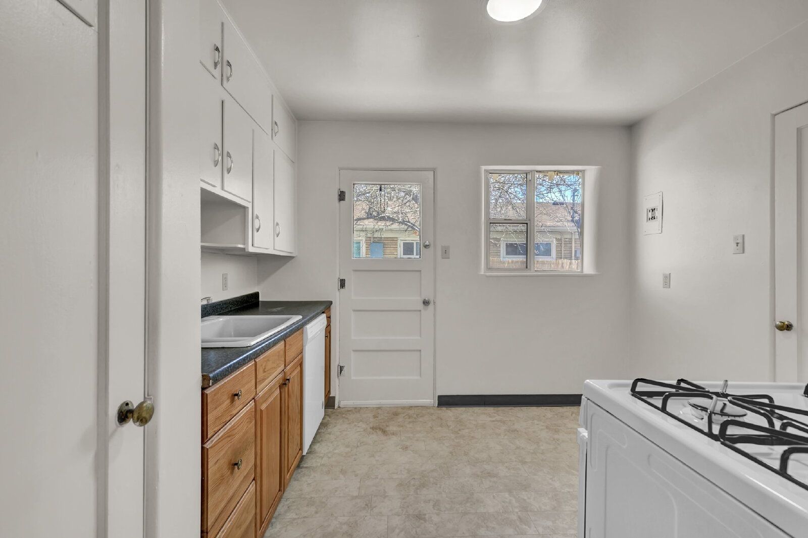 Updated 2-Bedroom Apartment Near Downtown with In-Unit Laundry property image