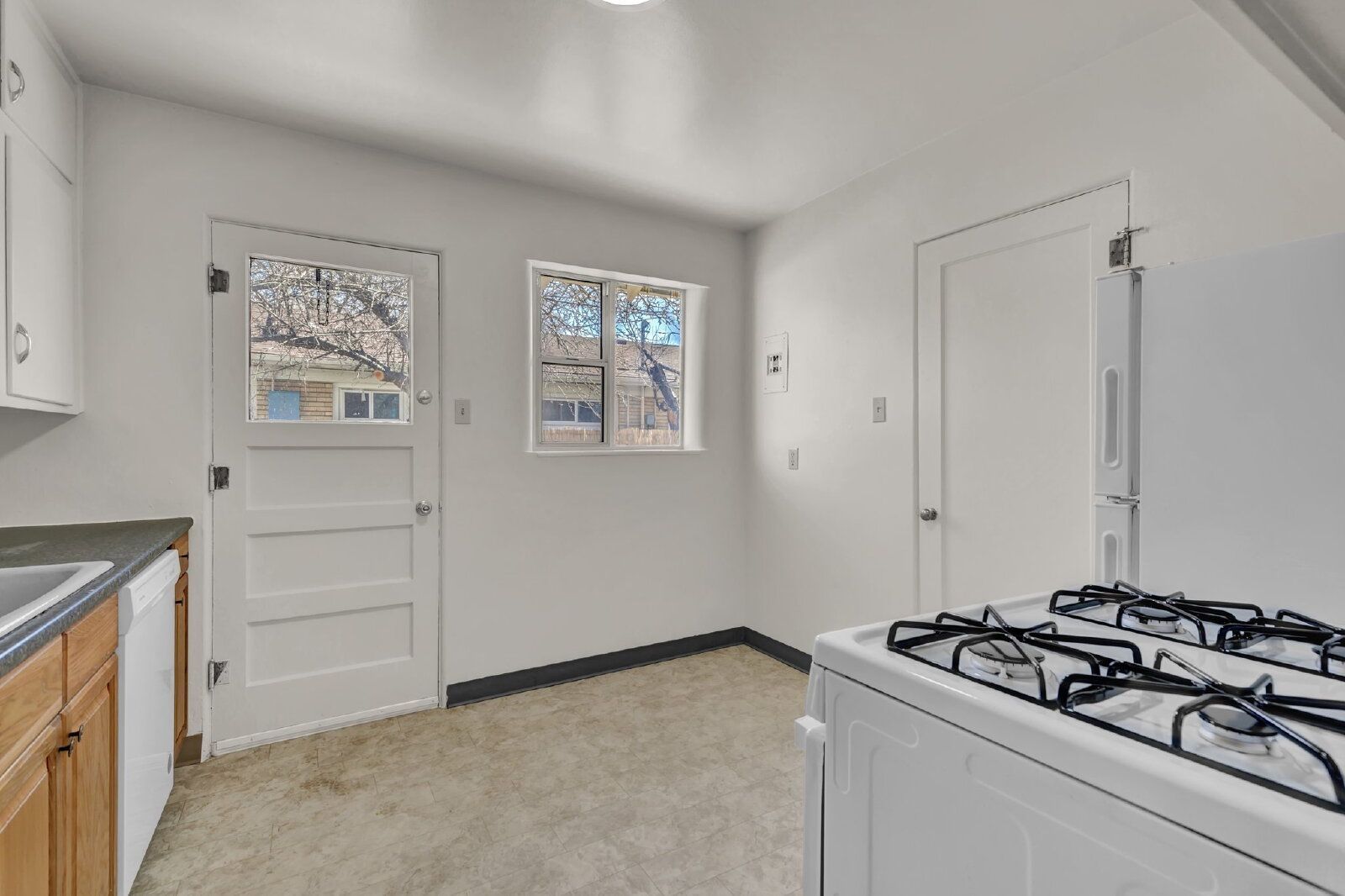 Updated 2-Bedroom Apartment Near Downtown with In-Unit Laundry property image