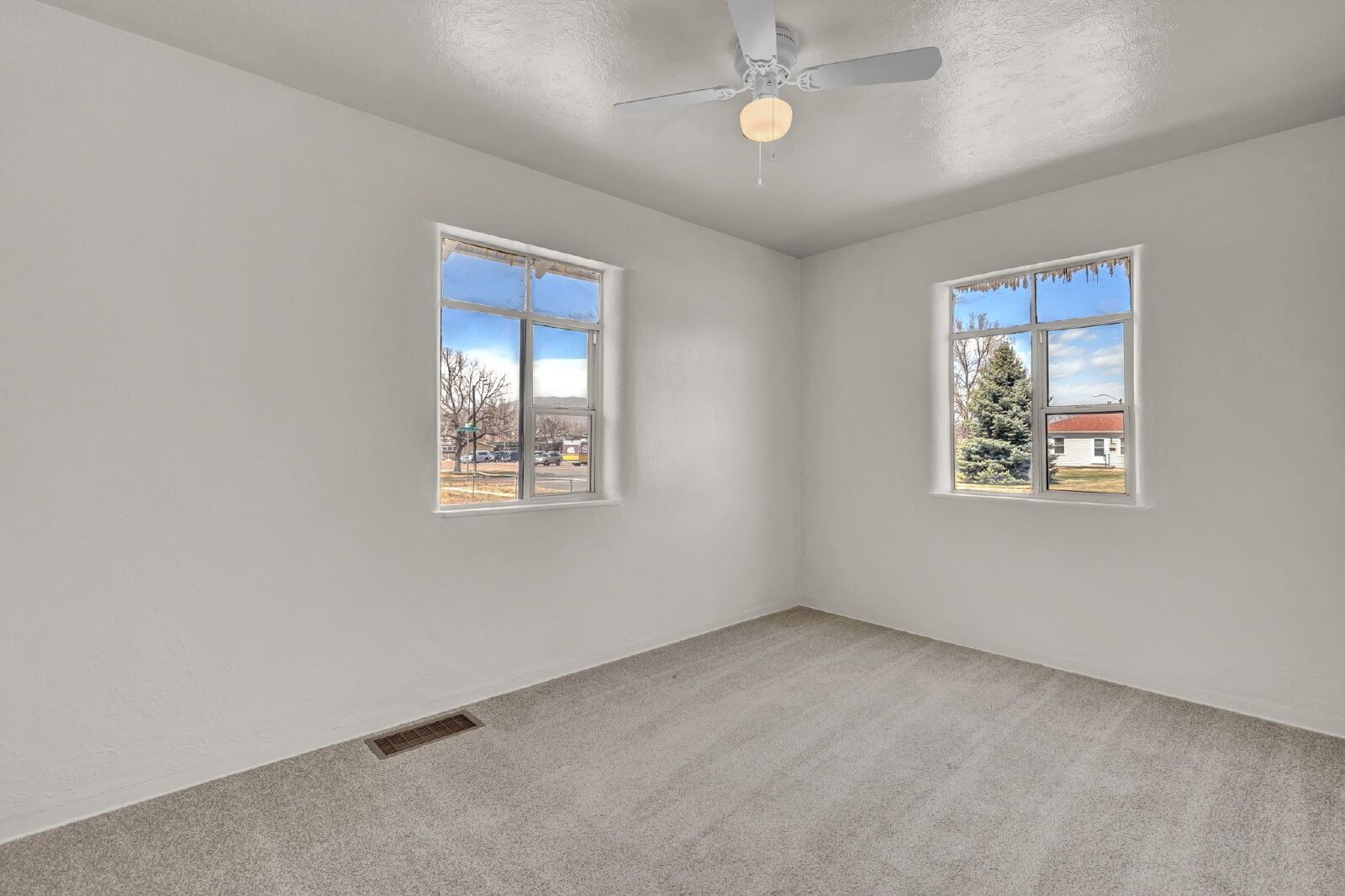 Updated 2-Bedroom Apartment Near Downtown with In-Unit Laundry property image