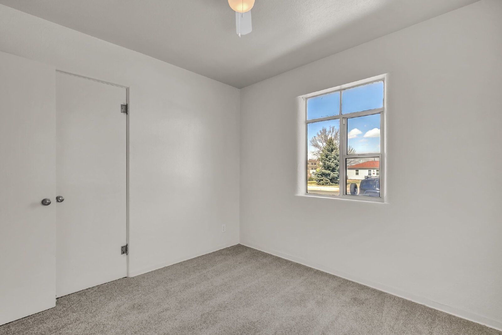 Updated 2-Bedroom Apartment Near Downtown with In-Unit Laundry property image