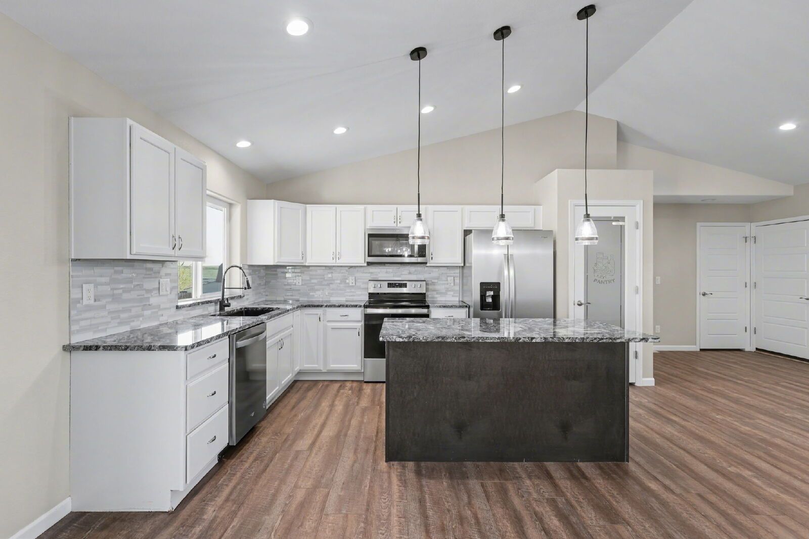 Spacious New Construction Ranch Home with Modern Finishes in Pueblo West property image