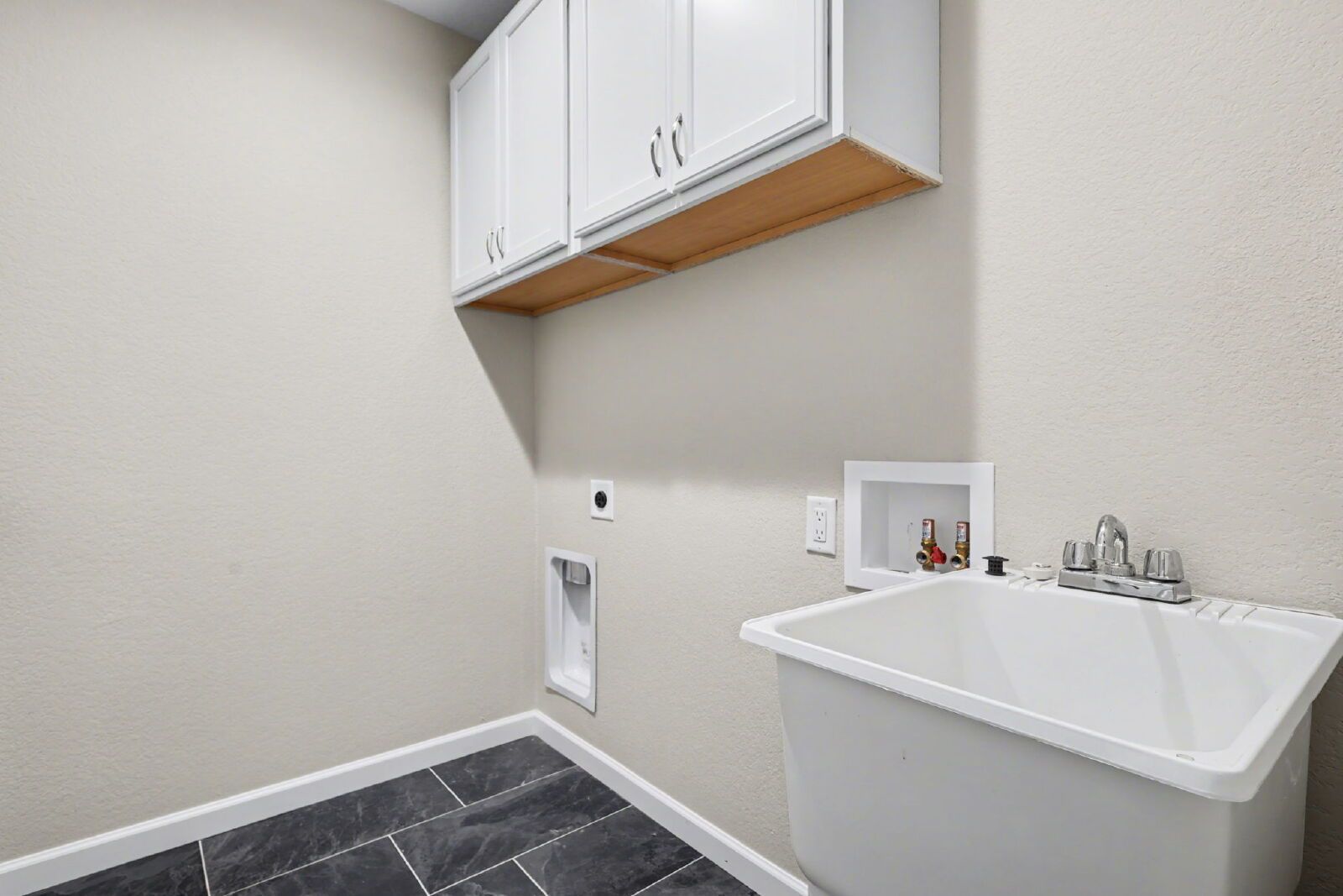 Spacious New Construction Ranch Home with Modern Finishes in Pueblo West property image