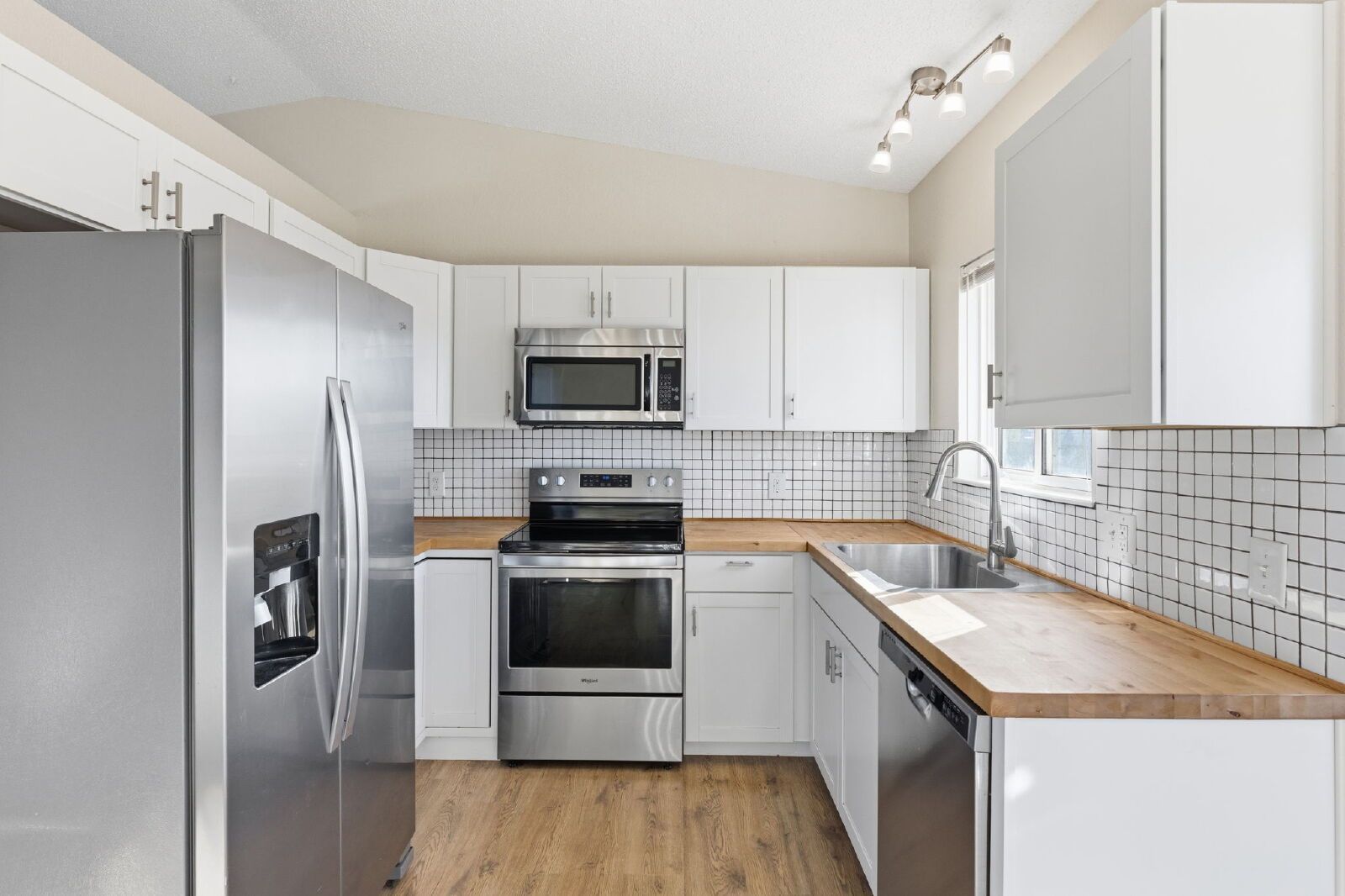 Spacious Four-Level Home with Fireplace, Finished Basement, and Walkout Backyard in Fountain property image