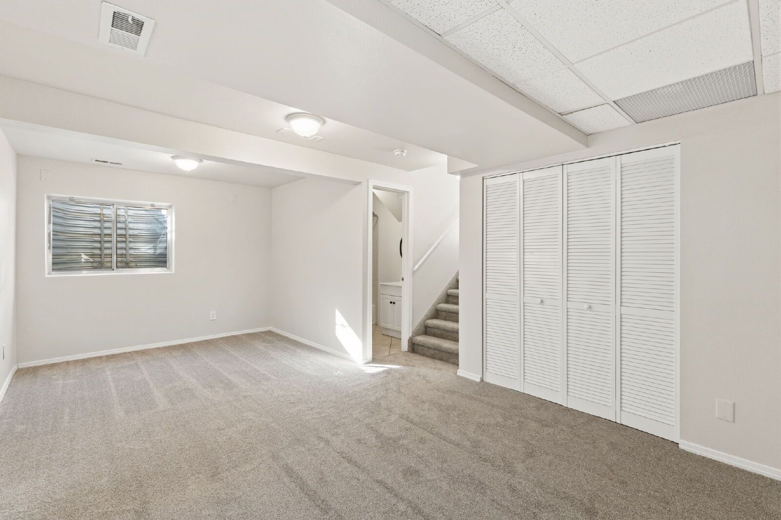 Spacious Four-Level Home with Fireplace, Finished Basement, and Walkout Backyard in Fountain property image