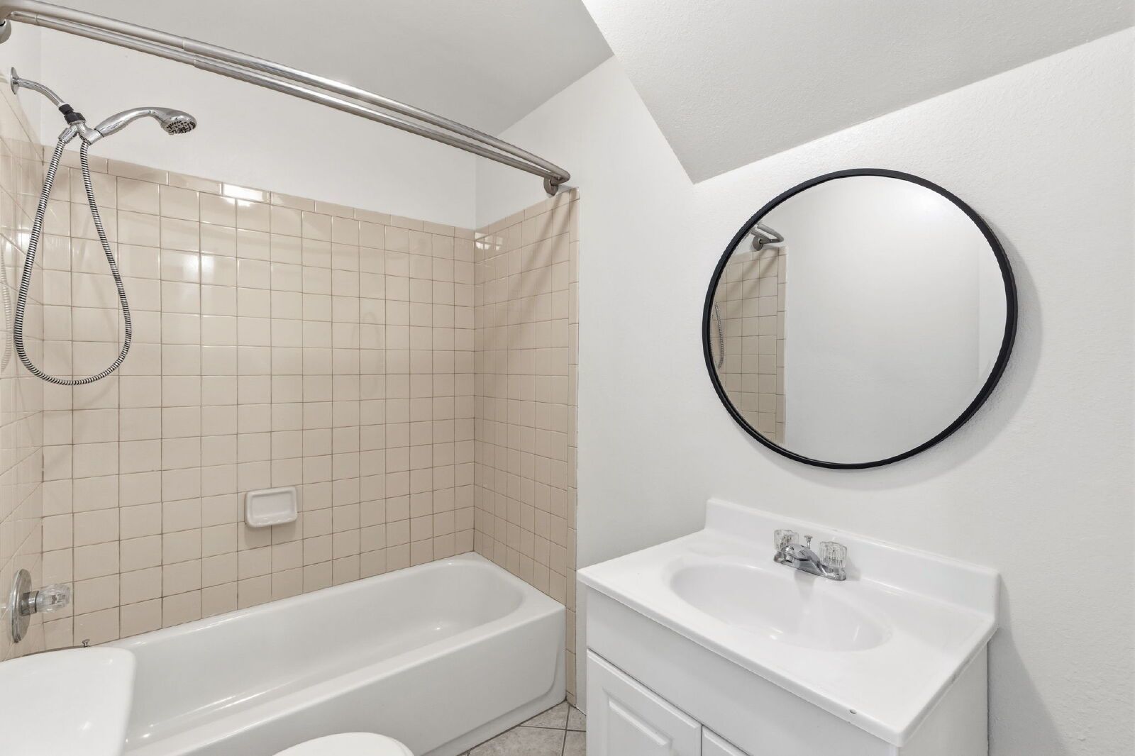 Spacious Four-Level Home with Fireplace, Finished Basement, and Walkout Backyard in Fountain property image