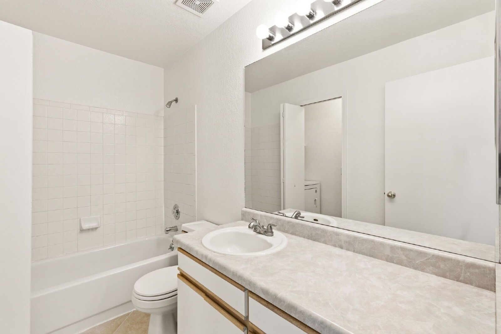 Spacious Four-Level Home with Fireplace, Finished Basement, and Walkout Backyard in Fountain property image