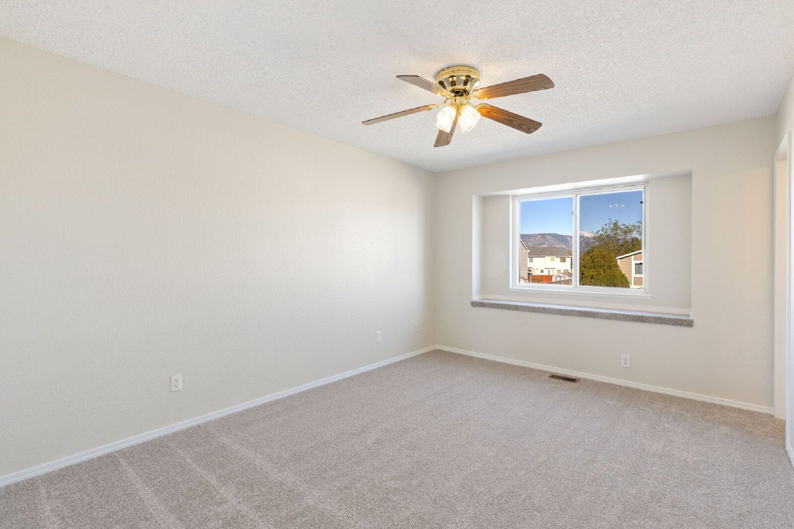 Spacious Four-Level Home with Fireplace, Finished Basement, and Walkout Backyard in Fountain property image