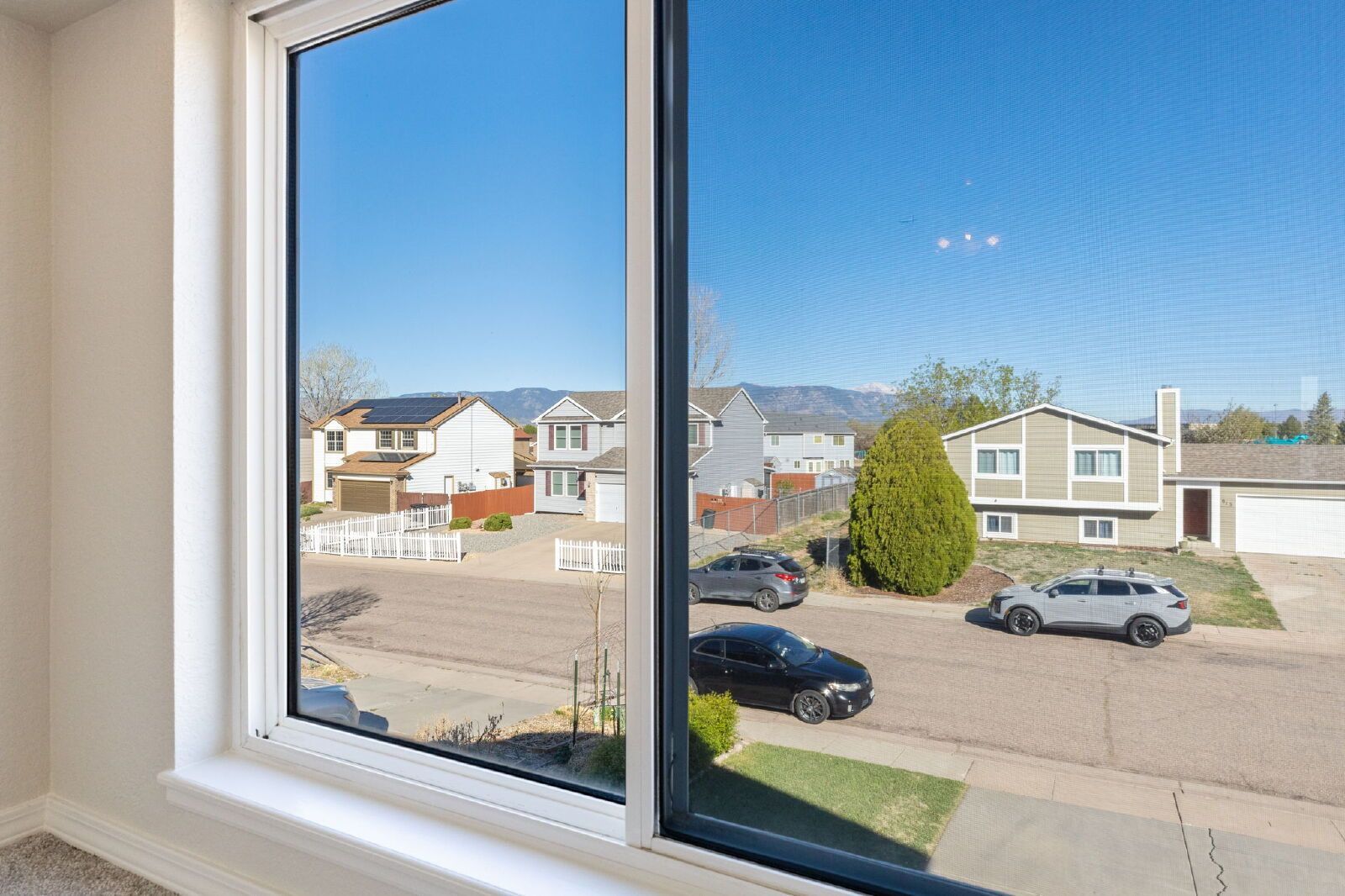 Spacious Four-Level Home with Fireplace, Finished Basement, and Walkout Backyard in Fountain property image