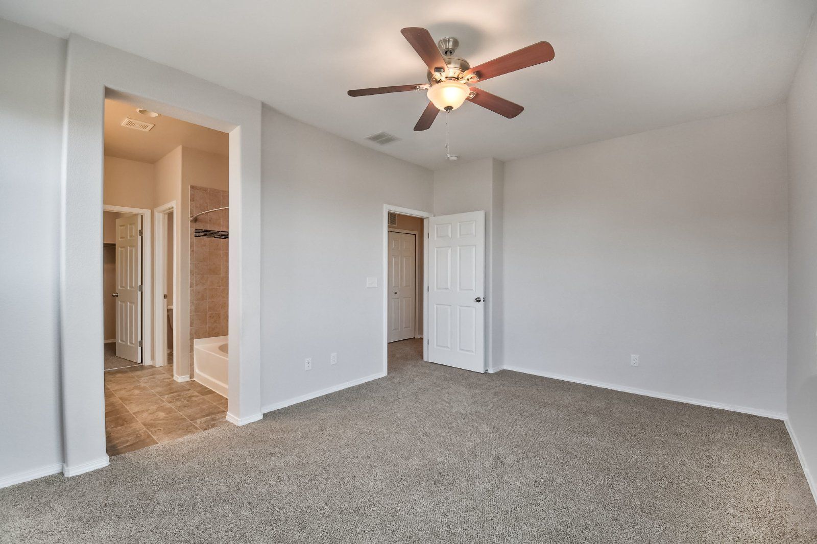 Immaculate 3-Bedroom Townhome with Stainless Steel Appliances and Attached Garage Near Peterson SFB property image