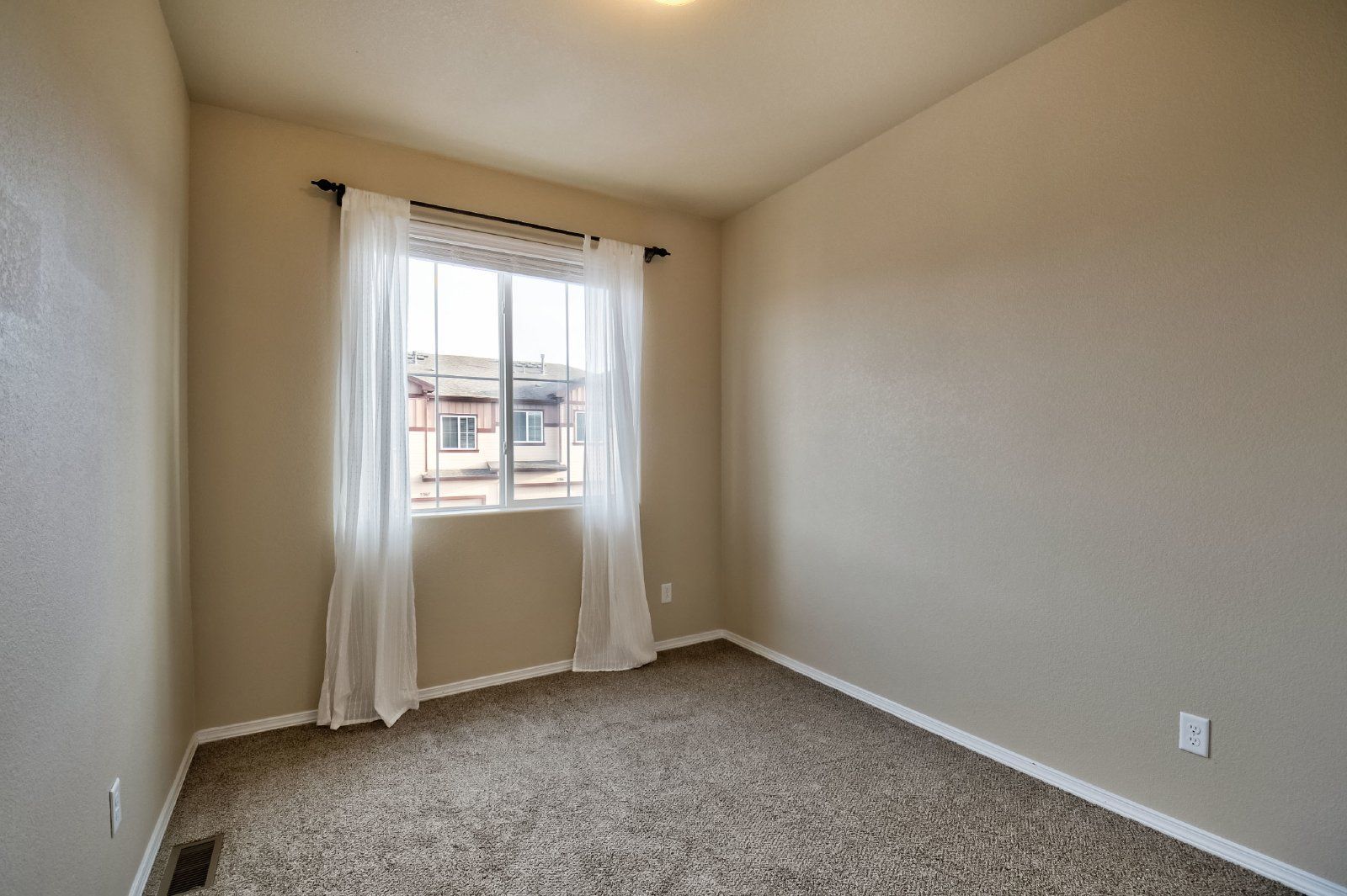 Immaculate 3-Bedroom Townhome with Stainless Steel Appliances and Attached Garage Near Peterson SFB property image