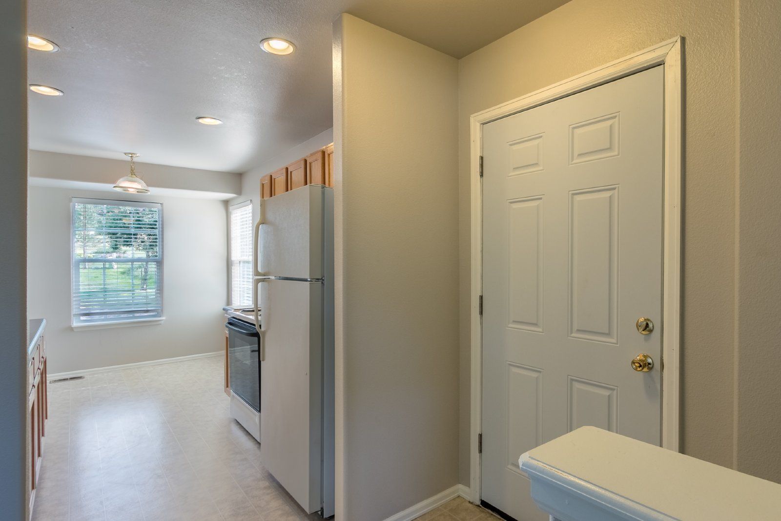 Spacious 3-Bedroom Townhome with Main-Level Primary Suite and Gas Fireplace in Palmer Lake – Water, Sewer & Trash Included property image