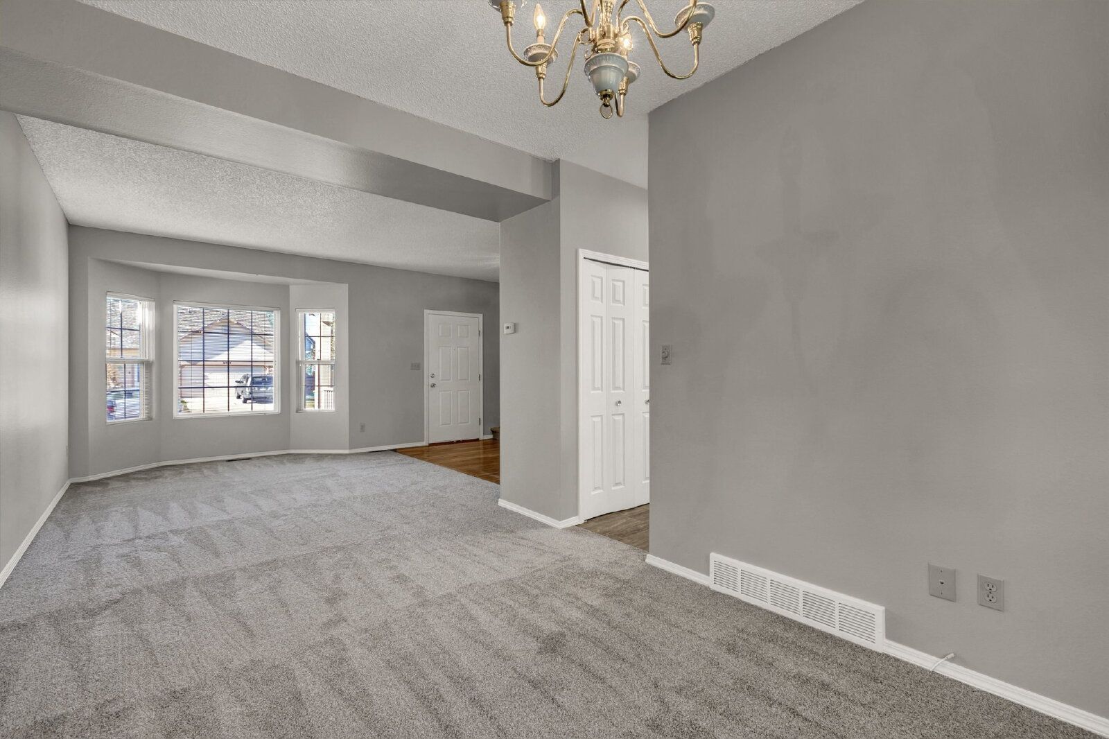 Spacious 3-Bedroom Home in the Fairfax Neighborhood with 2-Car Garage and Stainless Steel Appliances property image