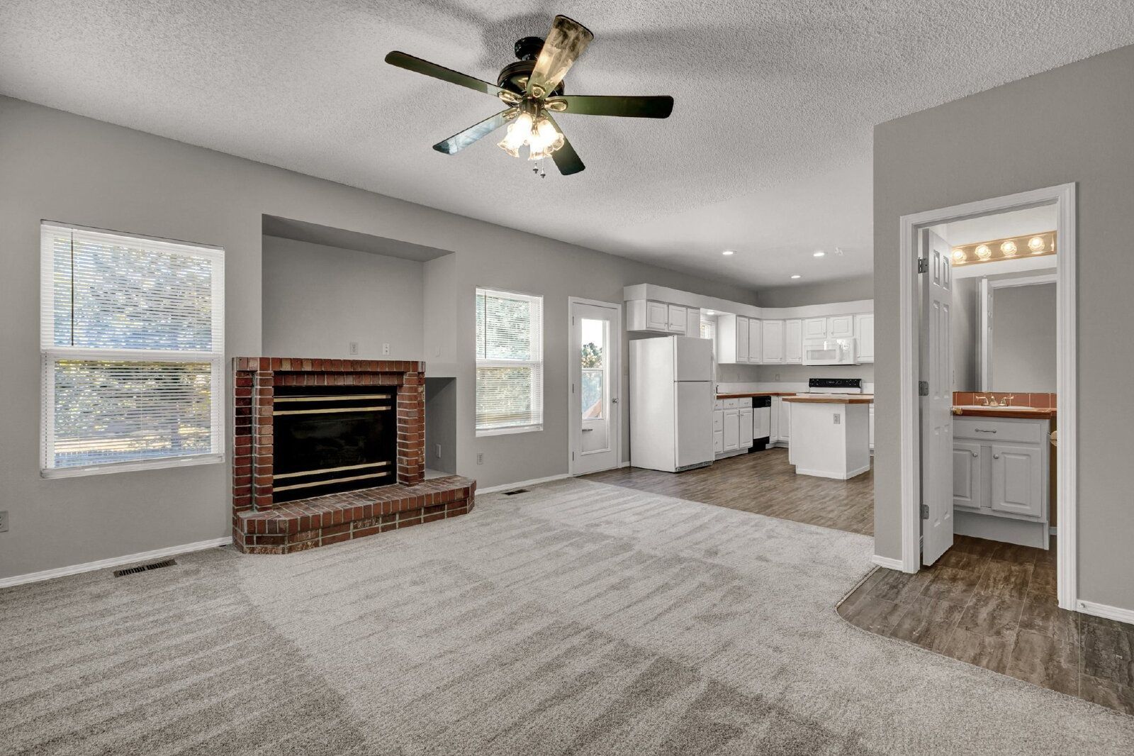 Spacious 3-Bedroom Home in the Fairfax Neighborhood with 2-Car Garage and Stainless Steel Appliances property image